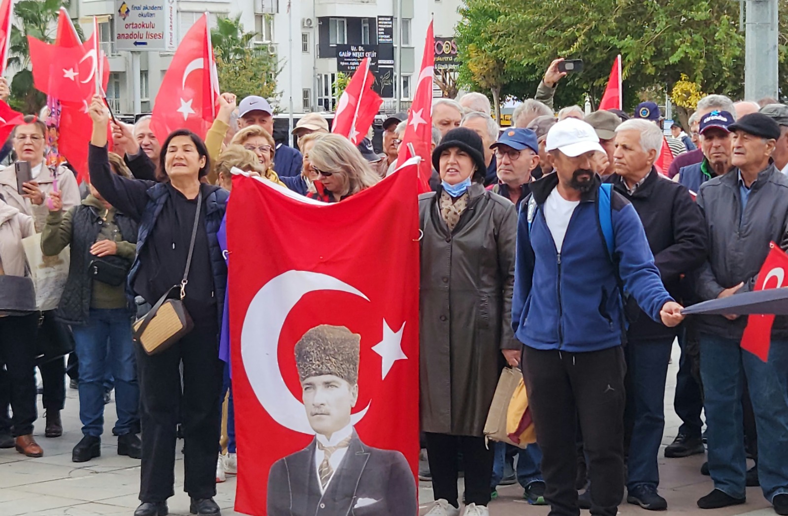 Soruşturma Geçiren Teğmenlere Eş Zamanlı Destek