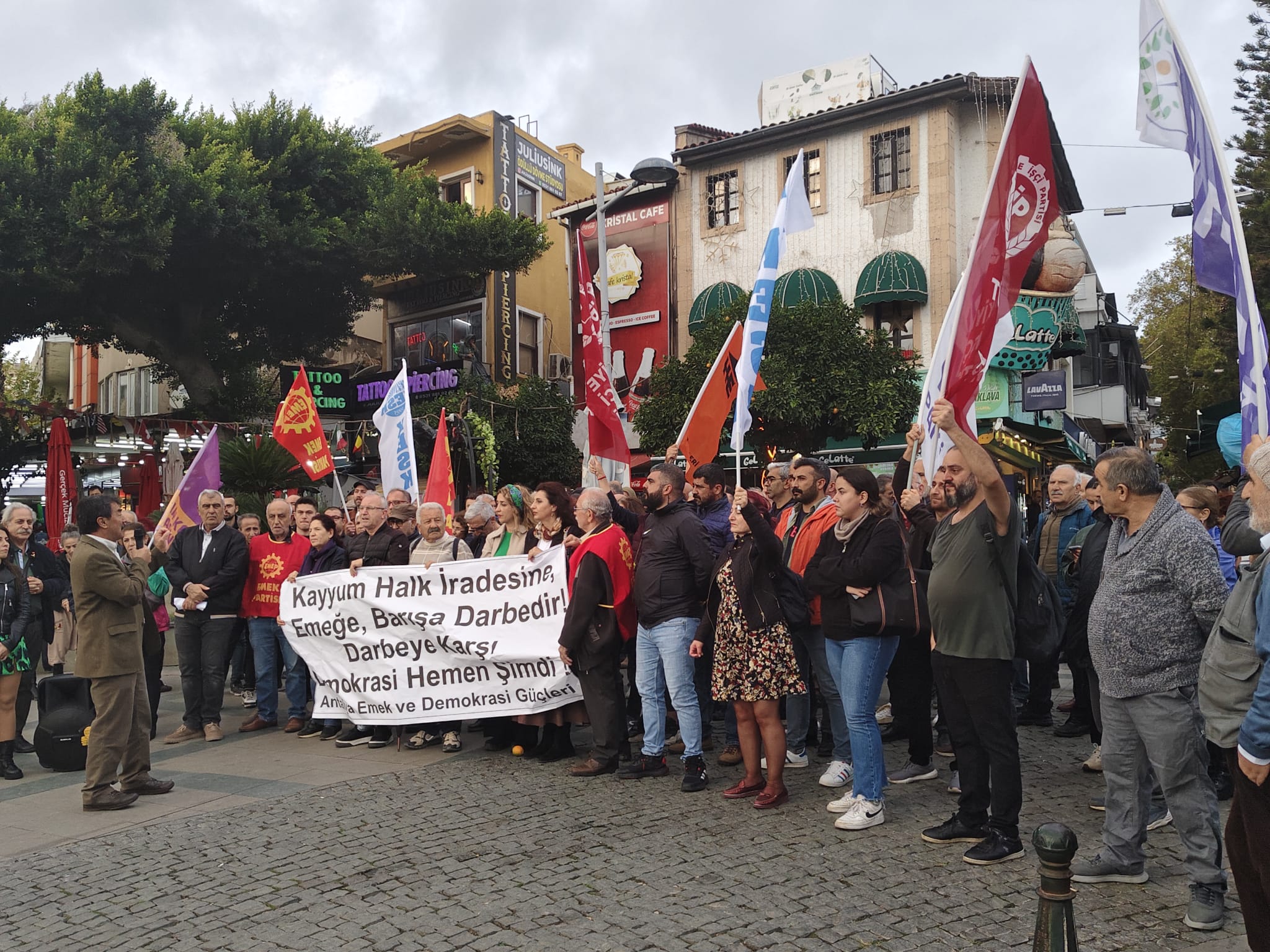 Antalya’da Emek ve Demokrasi Güçlerinden Kayyum Protestosu