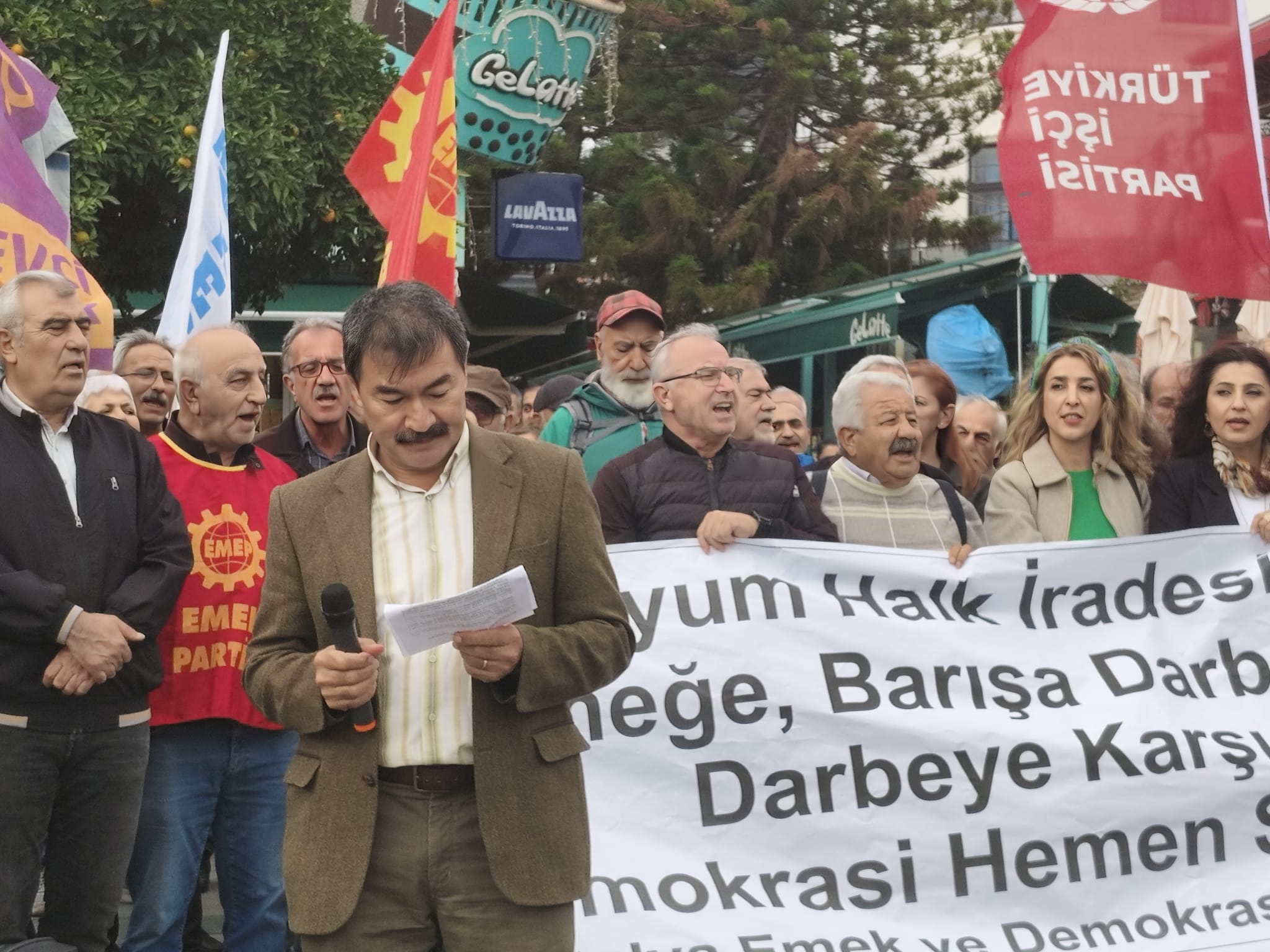 Antalya’da Emek ve Demokrasi Güçlerinden Kayyum Protestosu