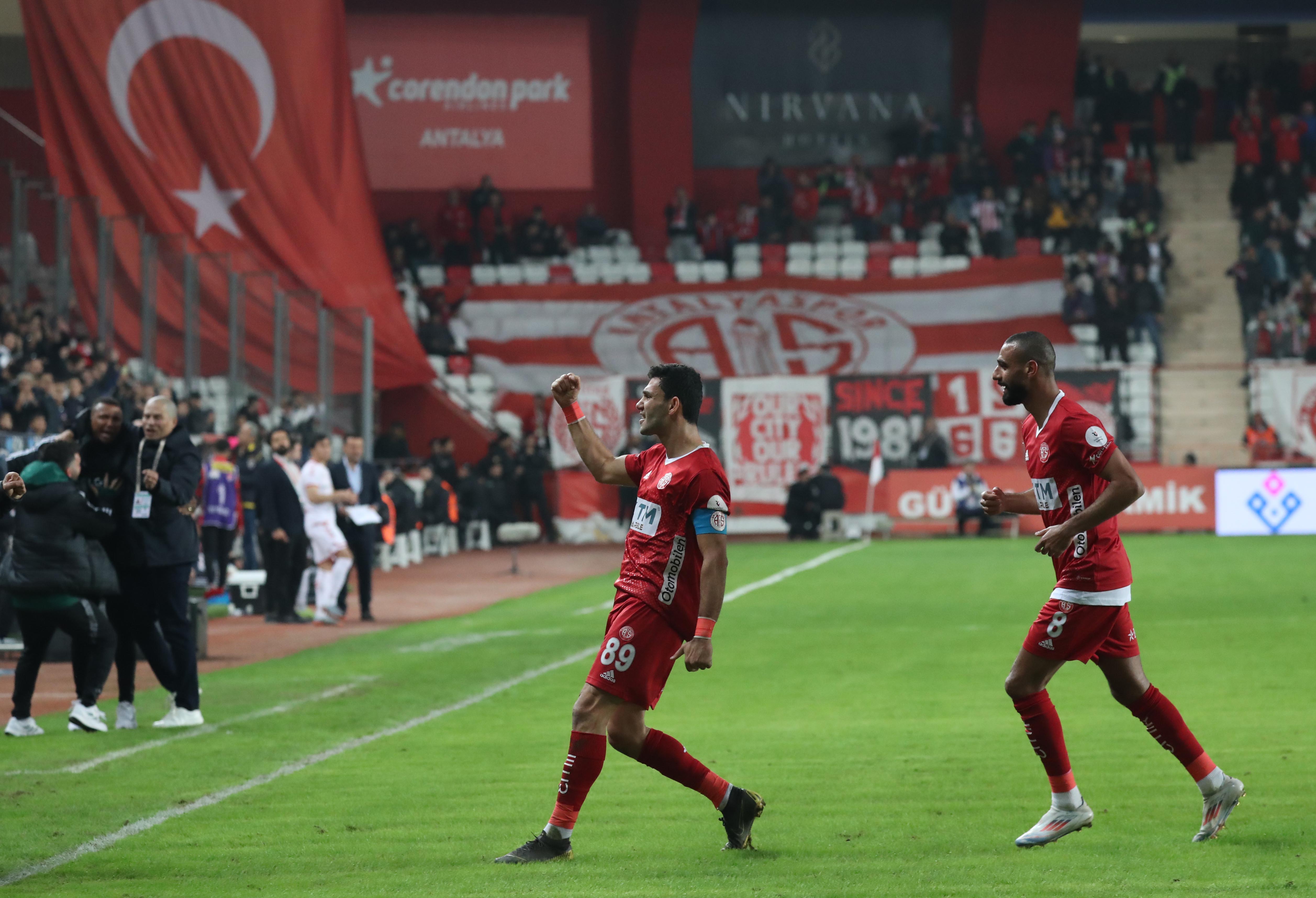 Antalyaspor Evinde Sivasspor’u Affetmedi! Antalyaspor: 2  – Sivasspor:1   