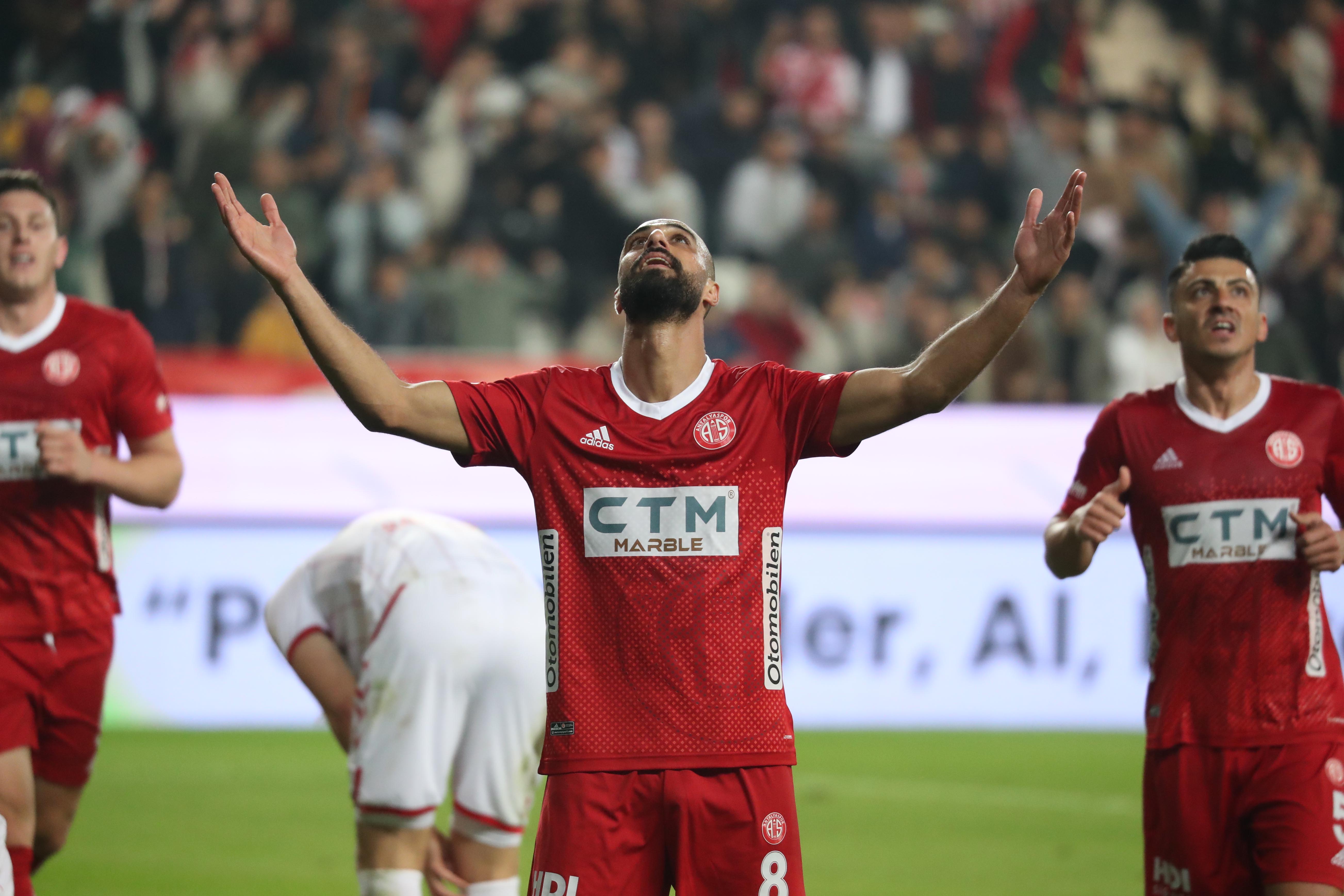 Antalyaspor Evinde Sivasspor’u Affetmedi! Antalyaspor: 2  – Sivasspor:1   