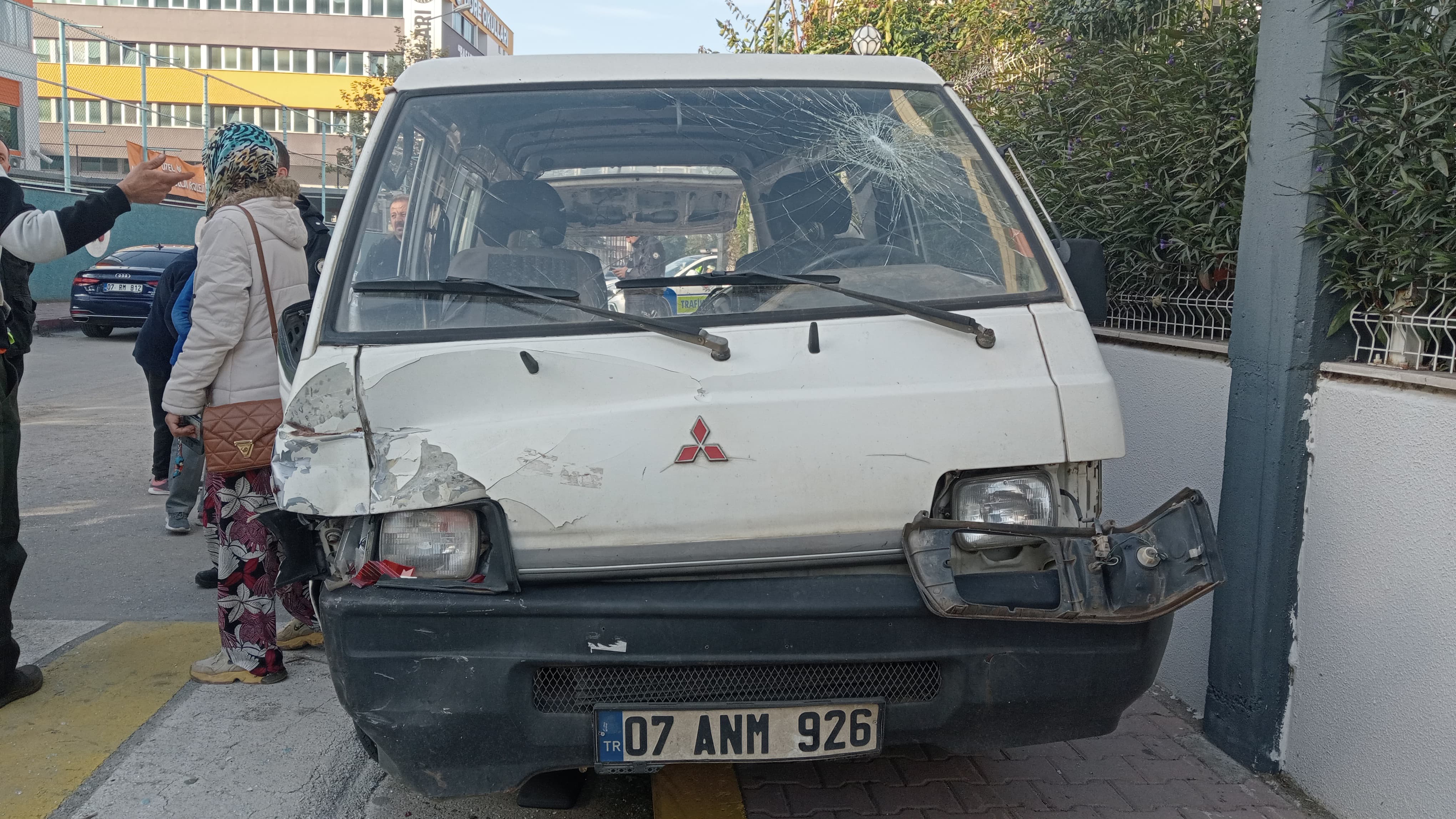 Antalya’da Çaldığı Minibüsle 30 Kilometre Kaçan Adam Yakalandı