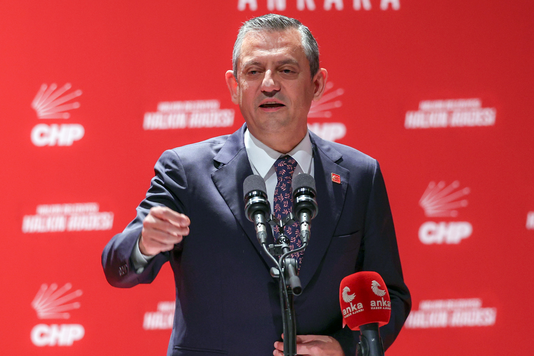 Özgür Özel: İktidar belediyelerin gelirlerini keserek saldırmaya çalışıyor