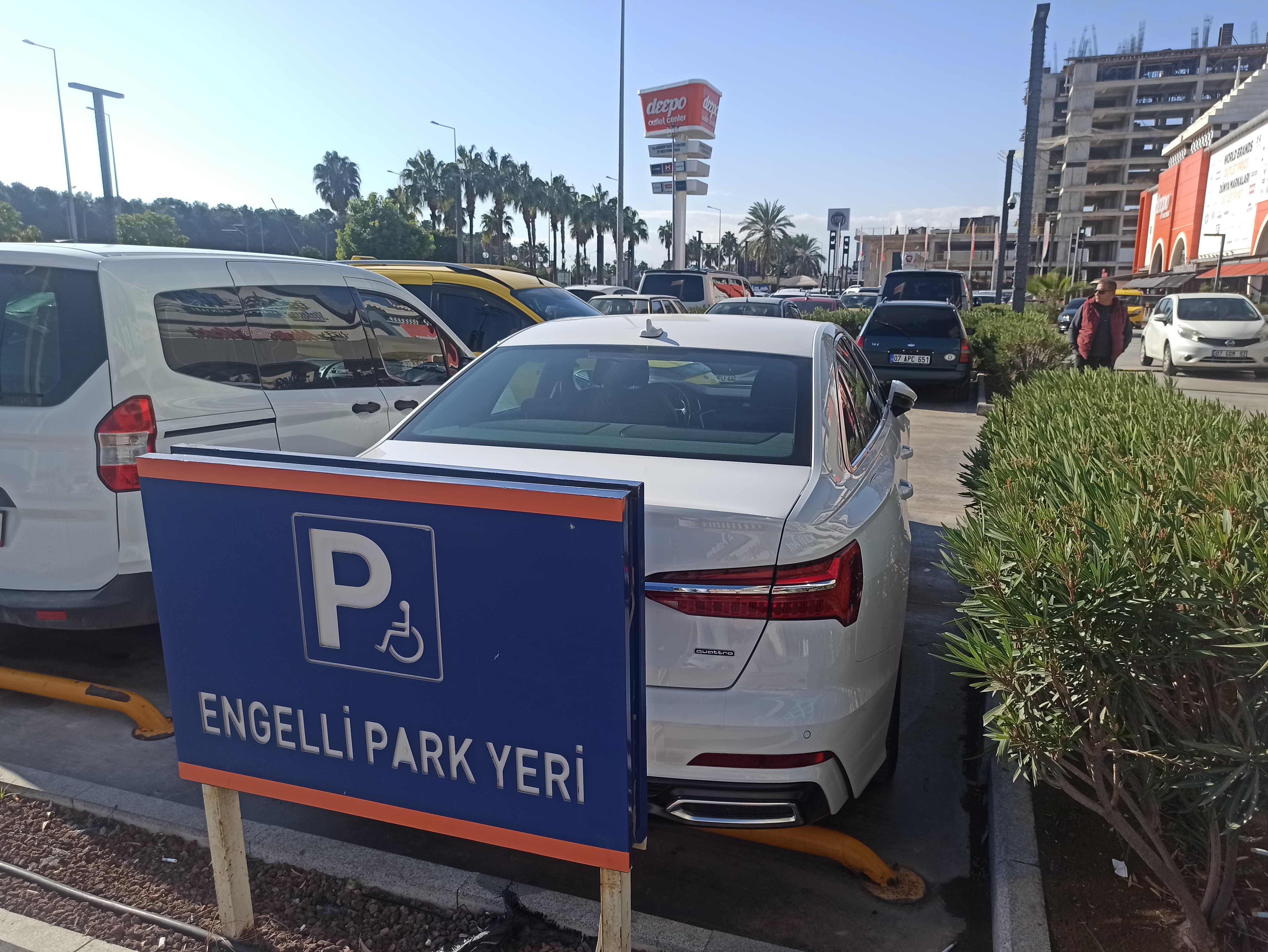 Engelli Park Yerine Aracını Koyan Rus Vatandaşa Cezai İşlem Uygulandı