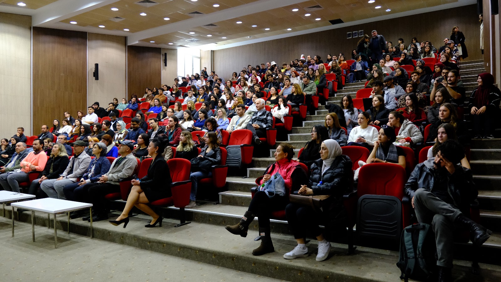 Hayatın Sefa'sı Öğrencilere İlham Oldu! Milli Yüzücü Sefa Yurtkölesi Öğrencilerle Buluştu