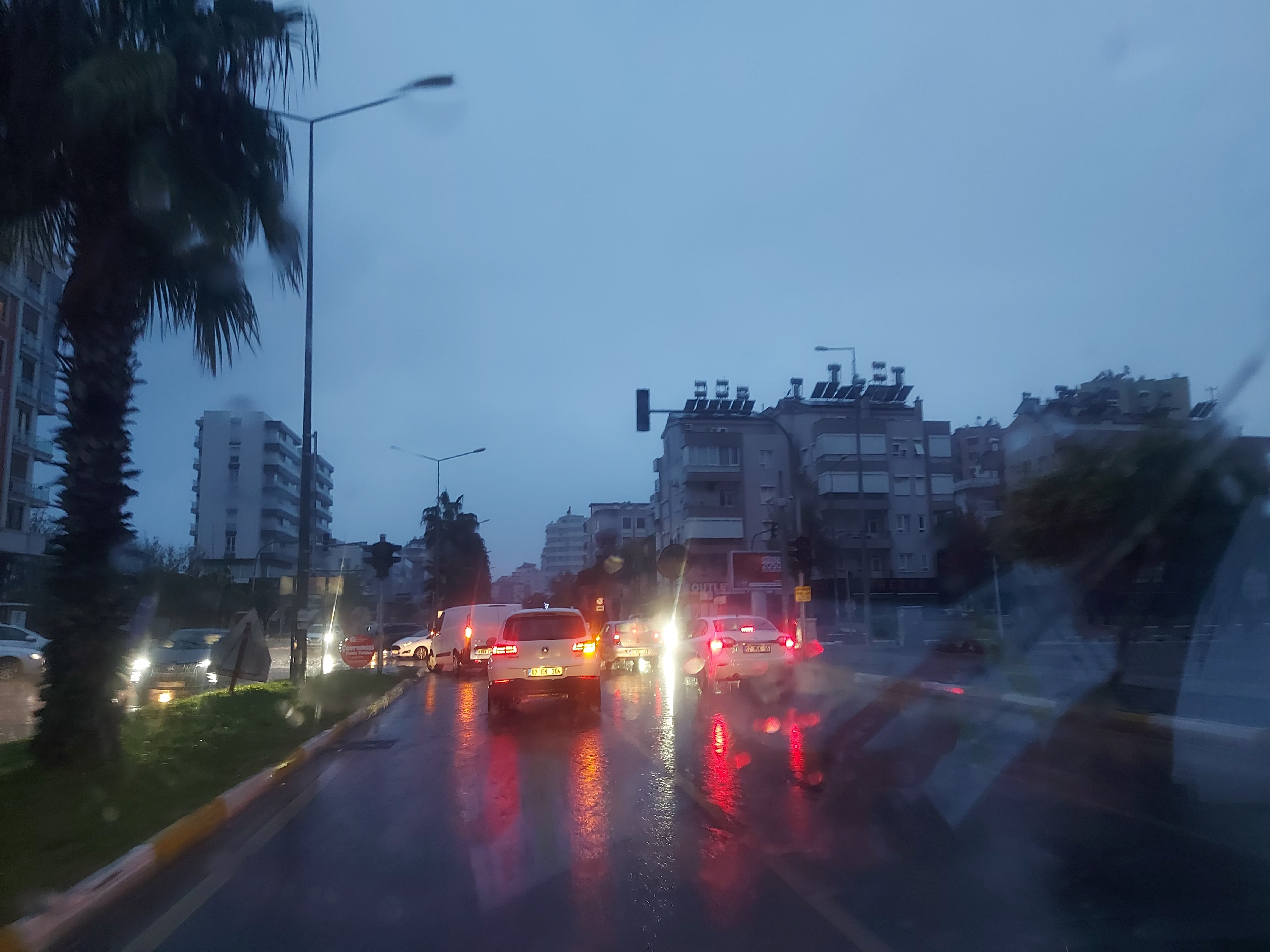 Yağmur Sonrası Trafik Işıkları Gitti