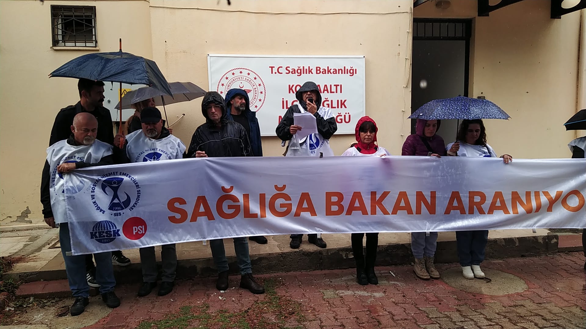 Sağlık Emekçileri Sağlığa “Bakan” Arıyor!