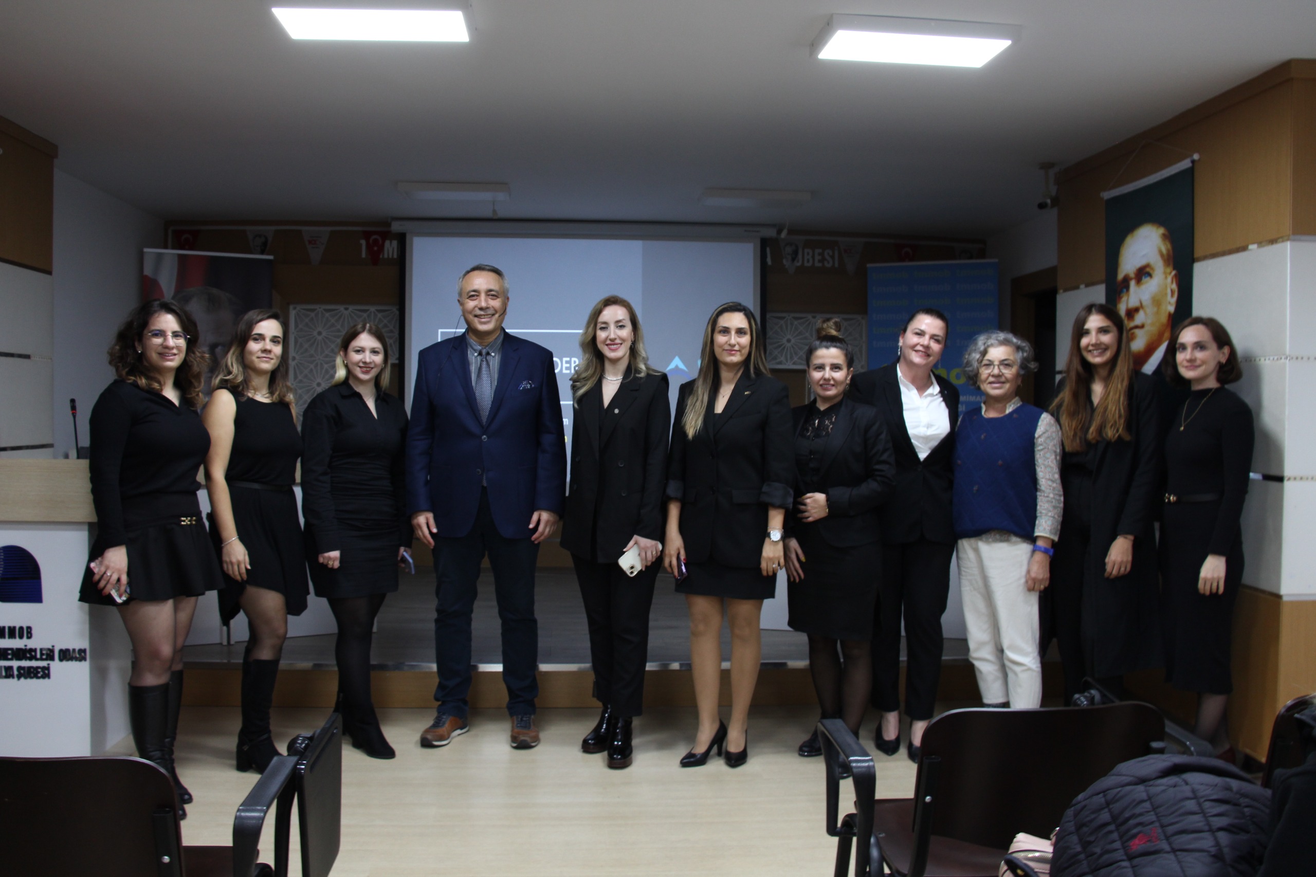 Antalya’da “Alt Yazılarıyla İnsanı Okumak“ Adlı Psikoloji Söyleşisi Gerçekleştirildi
