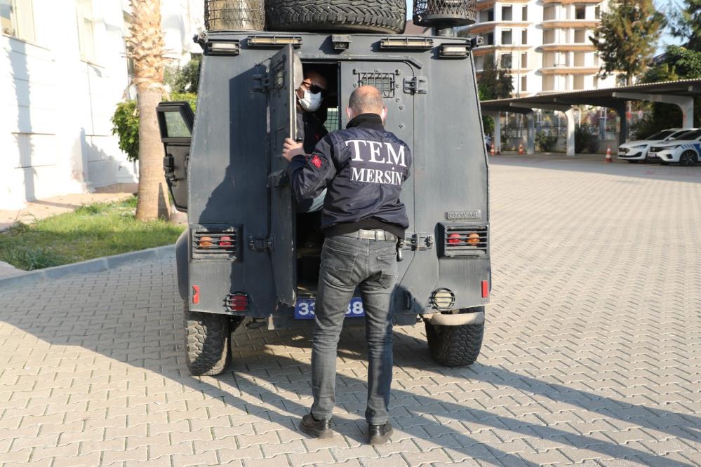 Mersin'de Çeşitli Suçlardan Aranan Şahıs Yakalandı ve Cezaevine Gönderildi