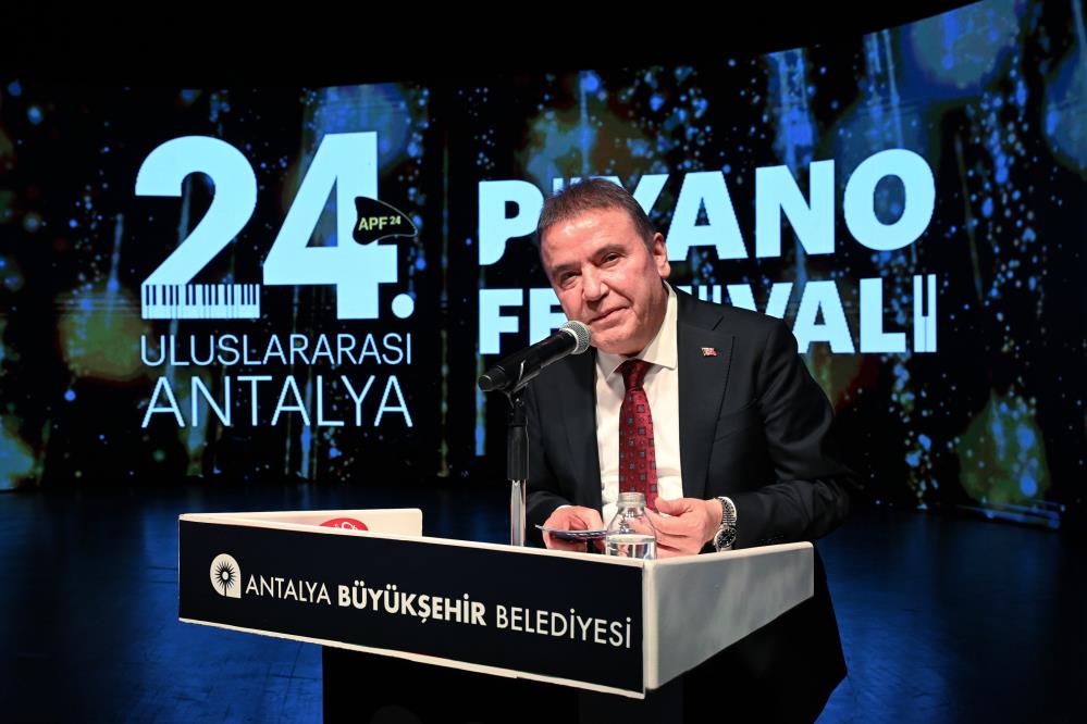 24. Uluslararası Antalya Piyano Festivali Karsu'nun Büyüleyici Performansıyla Başladı