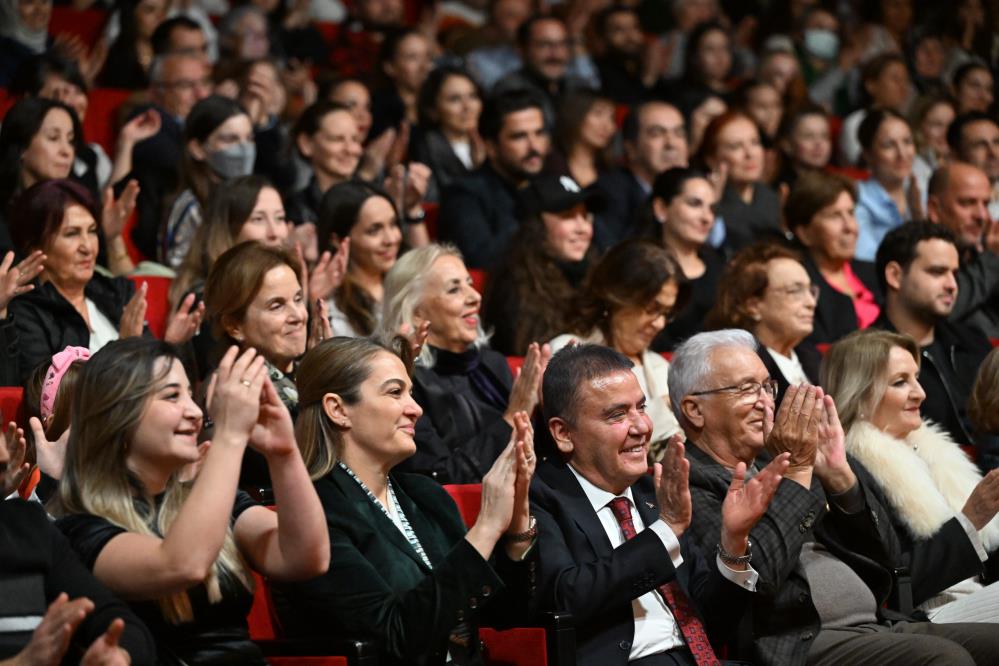 24. Uluslararası Antalya Piyano Festivali Karsu'nun Büyüleyici Performansıyla Başladı