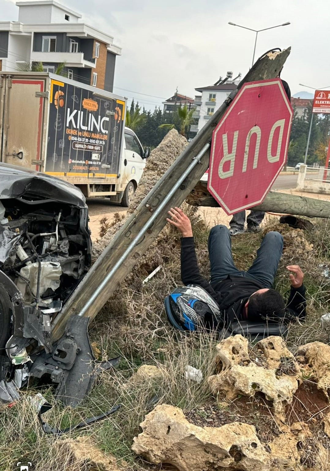 Motosiklet Sürücüsü Kaskı Sayesinde Hayatta Kaldı
