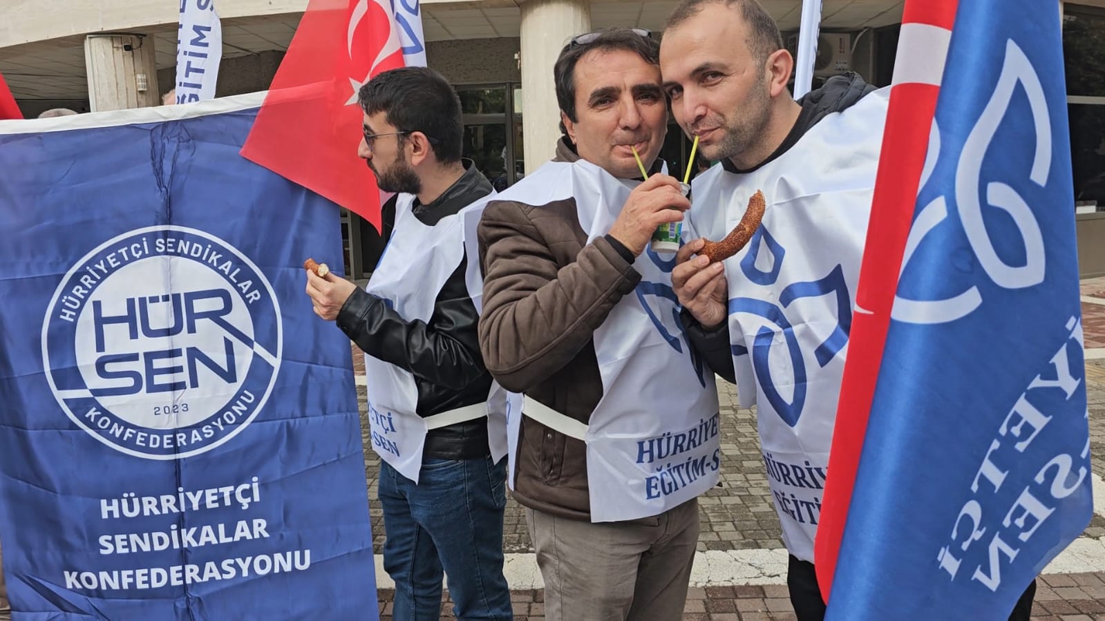 Defterdarlık Önünde 2 Kişiye 1 Simitli Eylem