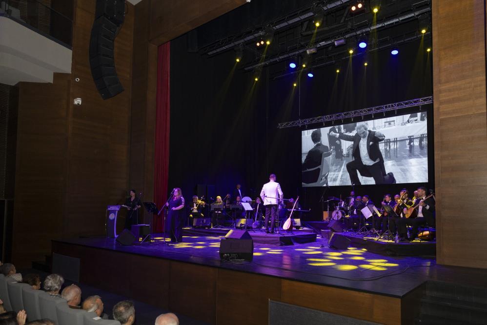 Mersin'de 'Köşe Bucak Anadolu' Konseri
