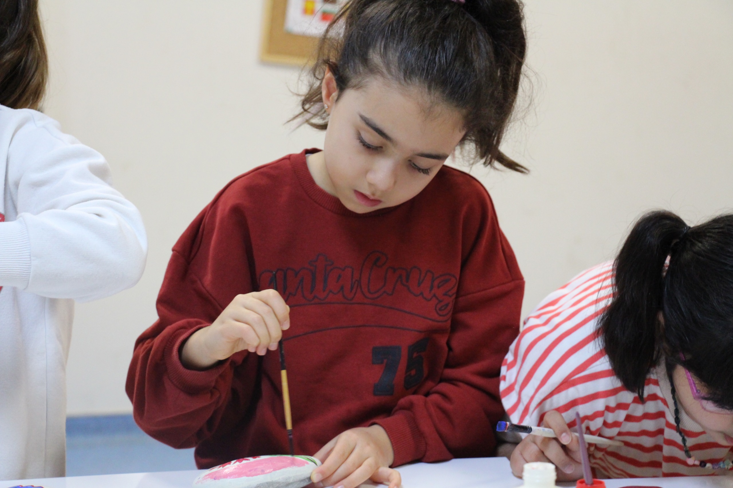 Antalya’da “Minik Eller Sanatla Buluşuyor” Etkinliği Düzenlendi