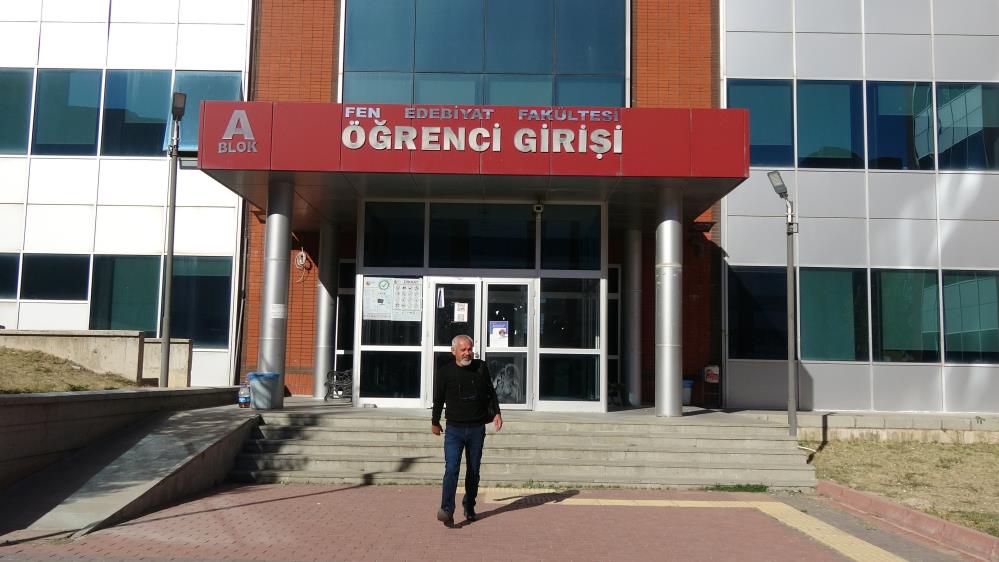 63 Yaşındaki Üniversite Öğrencisi, Karavanıyla Gençlere İlham Oluyor