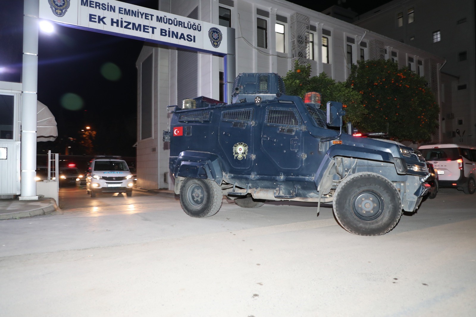 Mersin'de hırsızlık suçundan aranan 27 firari yakalandı