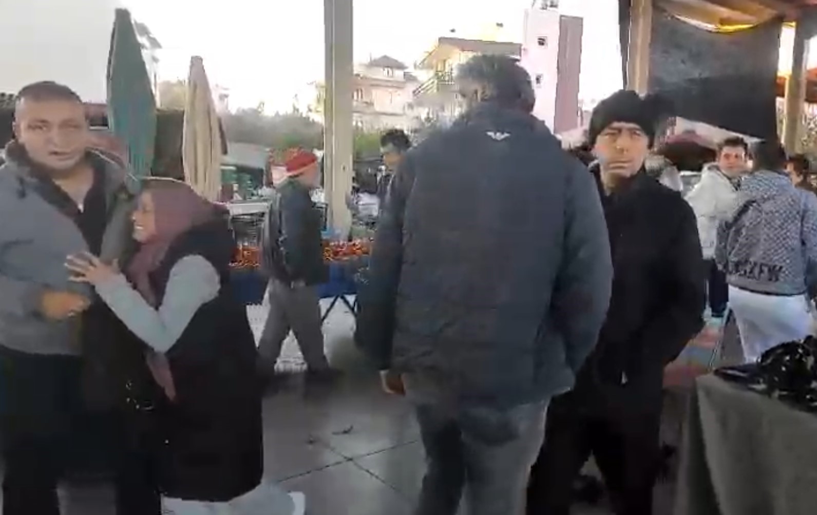 Serik'te Pazarda 18 Bin 500 Lirası Çalınan Kadın Sinir Krizi Geçirdi