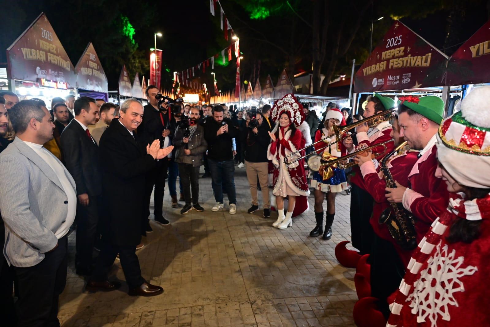 Kepez'de yılbaşı coşkusu DokumaPark'ta başladı
