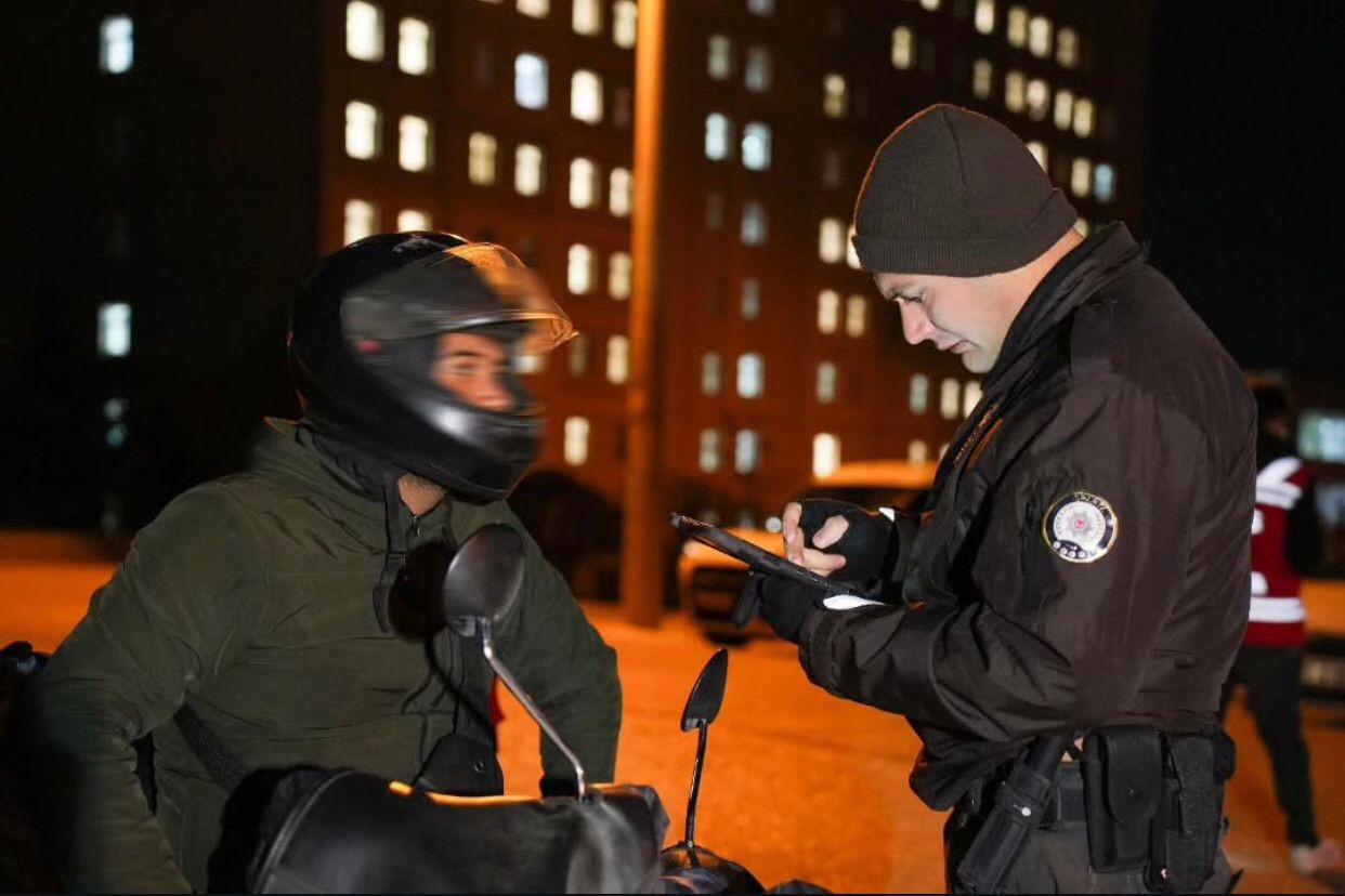 Isparta Emniyeti'nden öğrenci yurtları çevresinde denetim