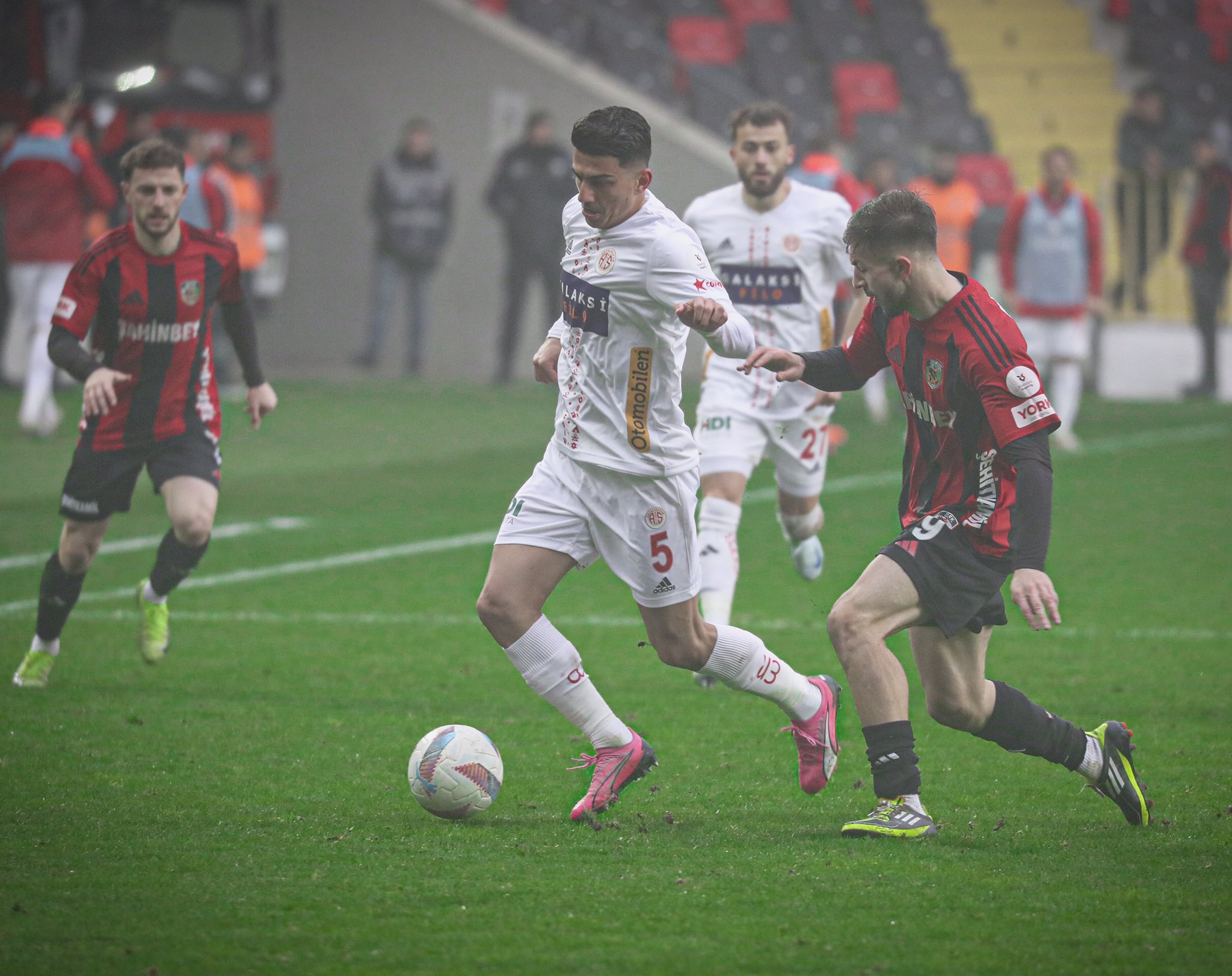 Antalyaspor 2 Haftalık Araya Girdi