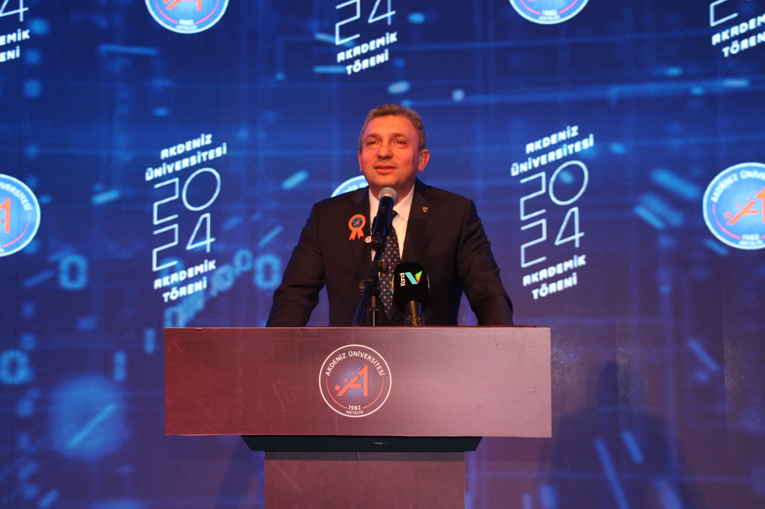 Akdeniz Üniversitesi “2024 Akademik Töreni” Düzenlendi