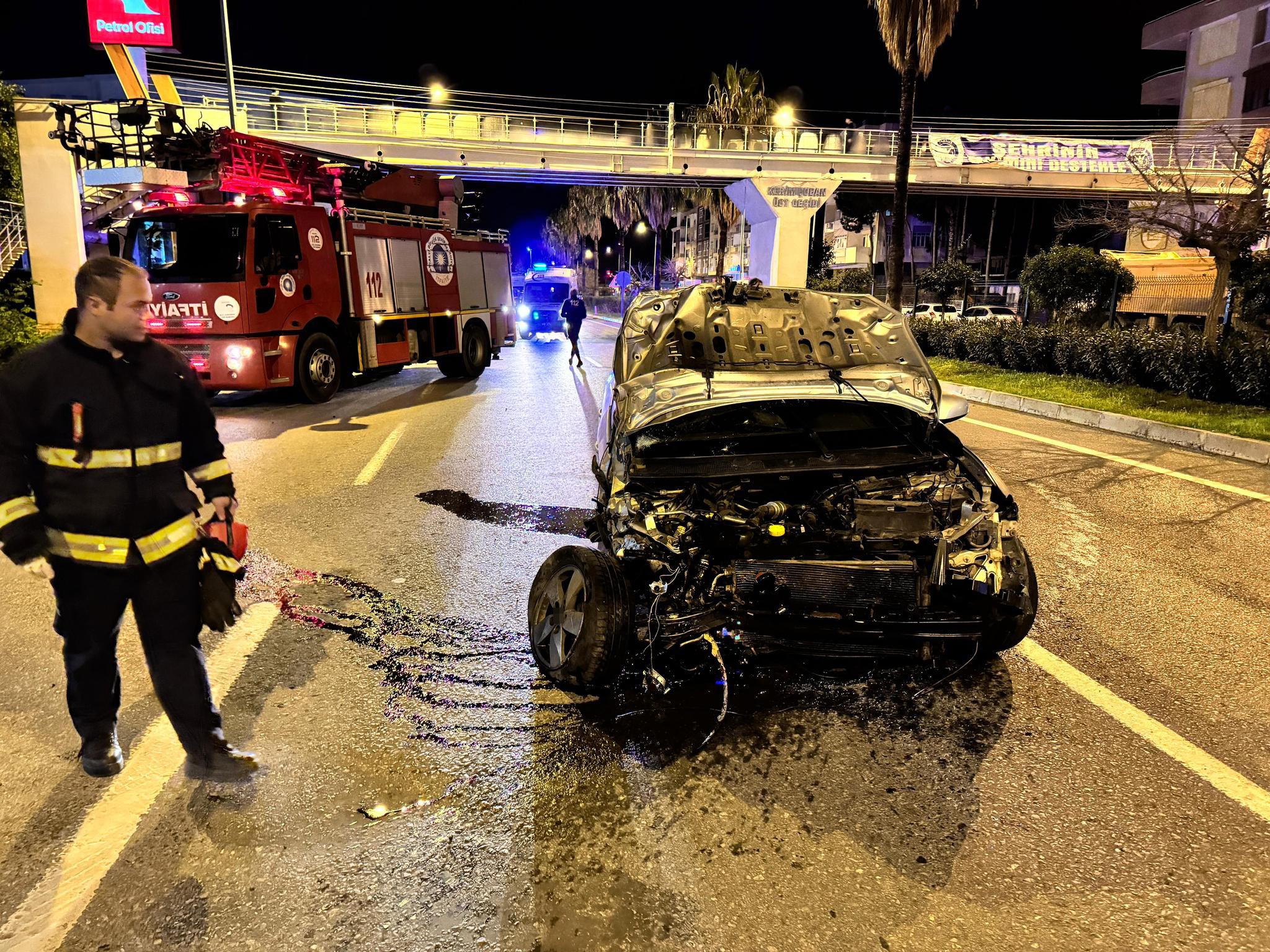Antalya'da Feci Kaza, Araçtan Fırlayan Sürücü Hayatını Kaybetti