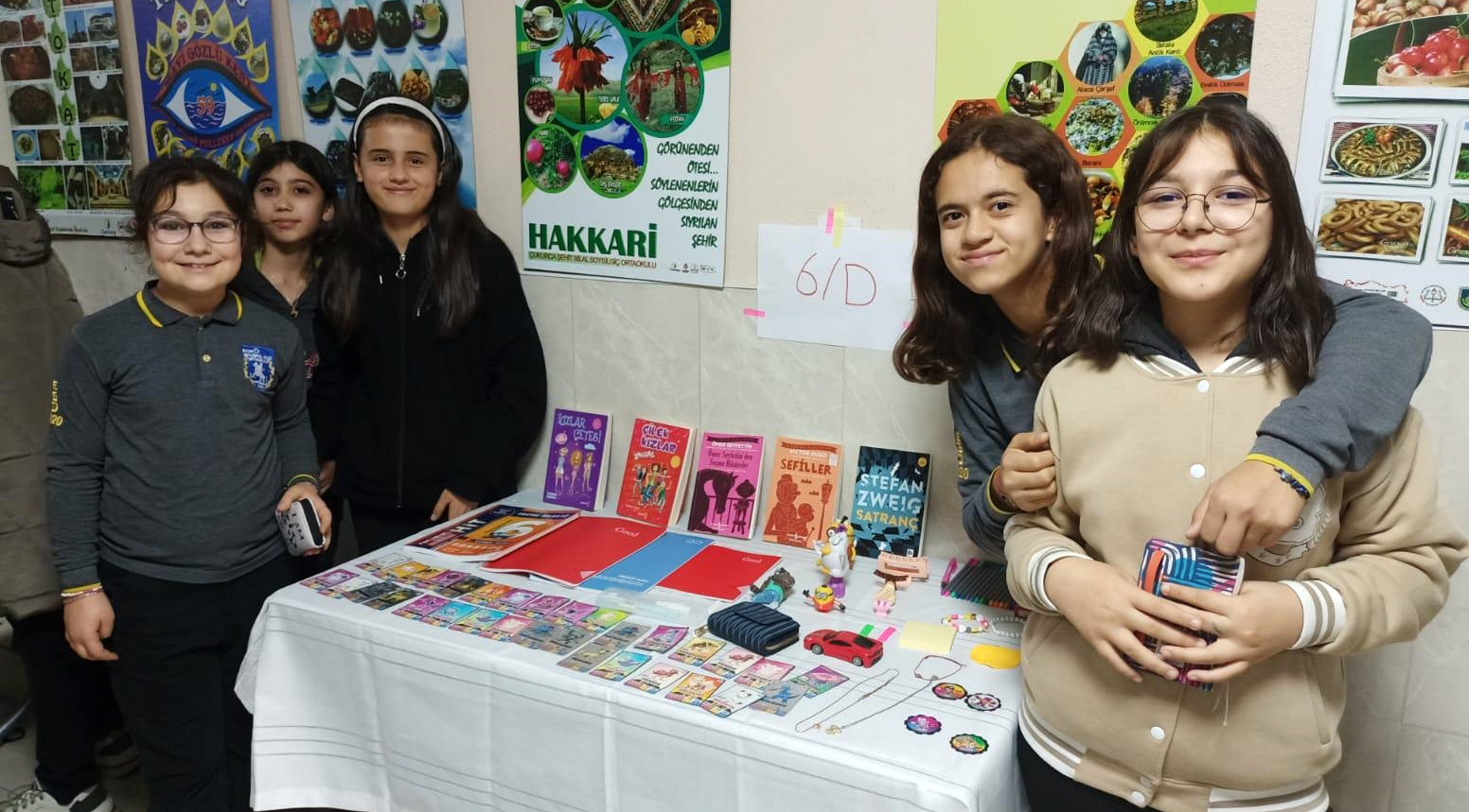Bucak'ta Öğrencilerden Anlamlı Etkinlik: Eski Eşyalar Pazara, Gelirler Yardıma