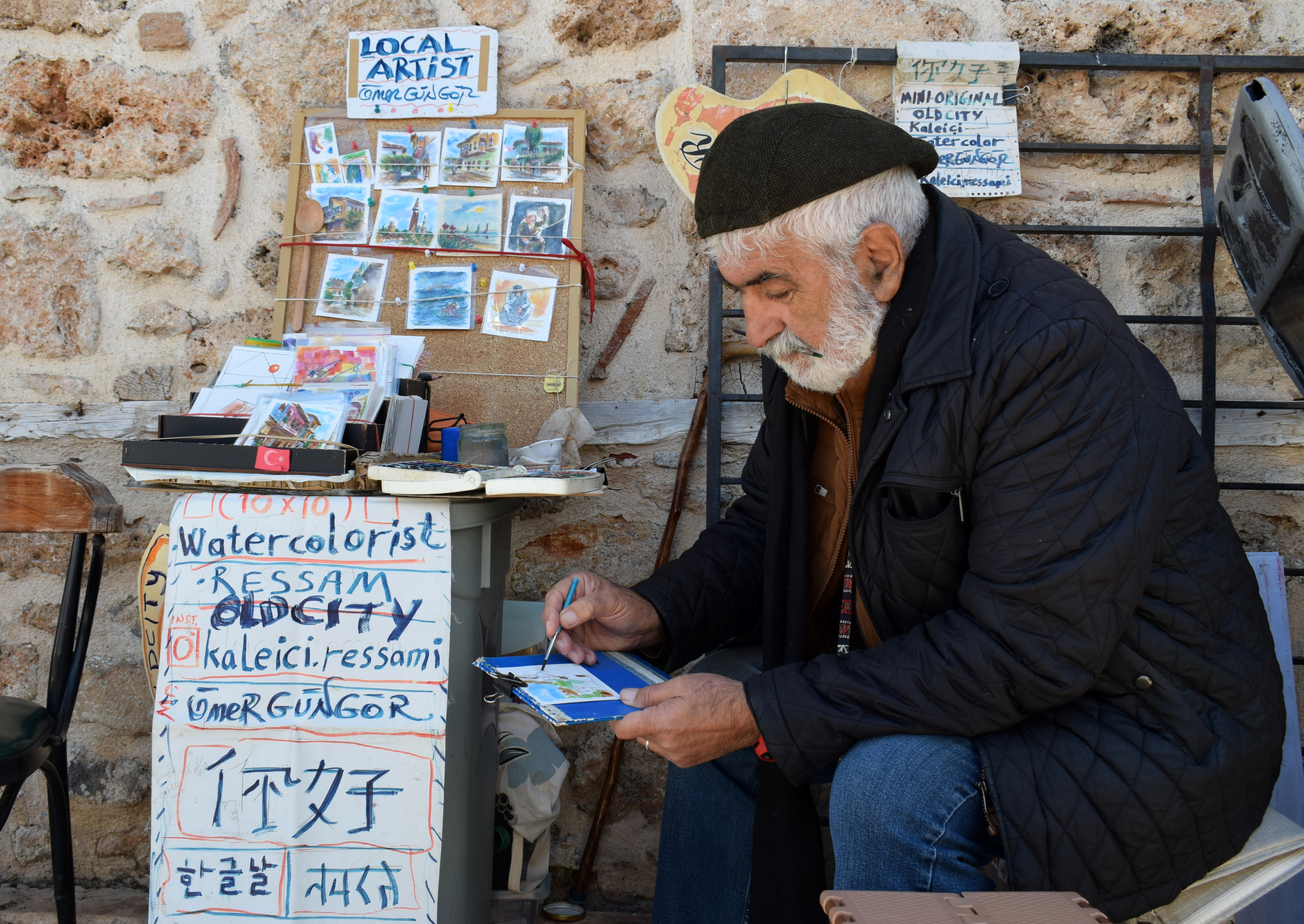 Atölyesini Kaybeden Ressam Ömer Güngör, Kaleiçi Sokaklarında Sanatını Yaşatıyor