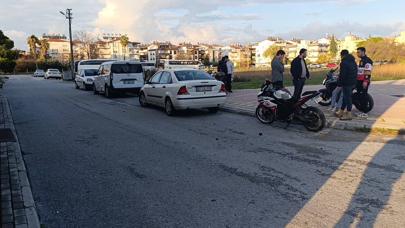 Manavgat’ta Trafik Kazası: Motosiklet Sürücüsü Yaralandı