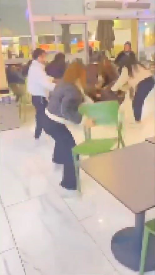Yumruk ve Sandalyeler Havada Uçuştu