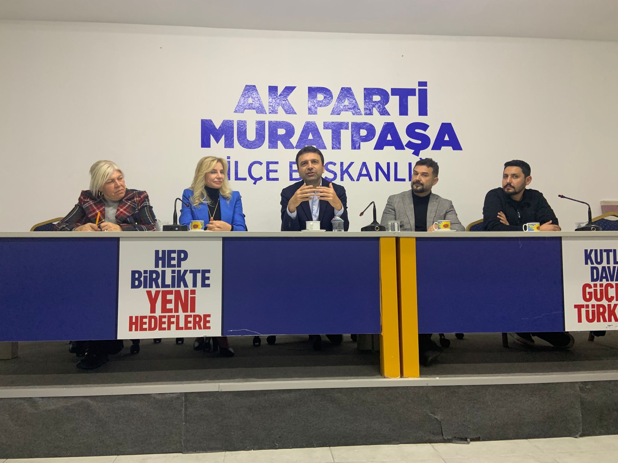 AK Parti Muratpaşa Kadın Kolları İlk Toplantısını Yaptı