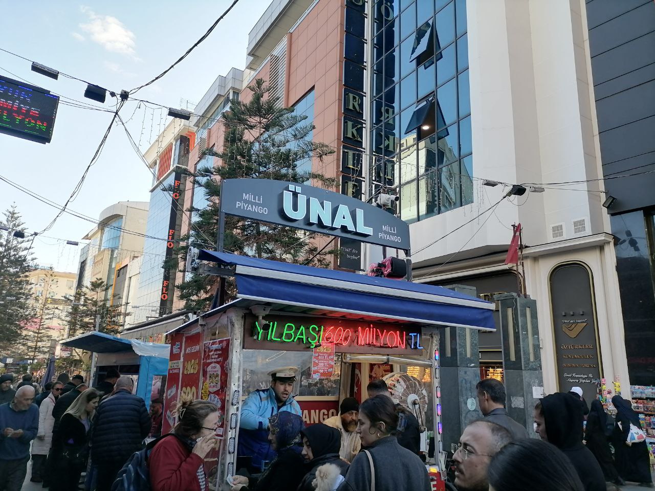 Milli Piyango Büfelerinde Uzun Kuyruklar