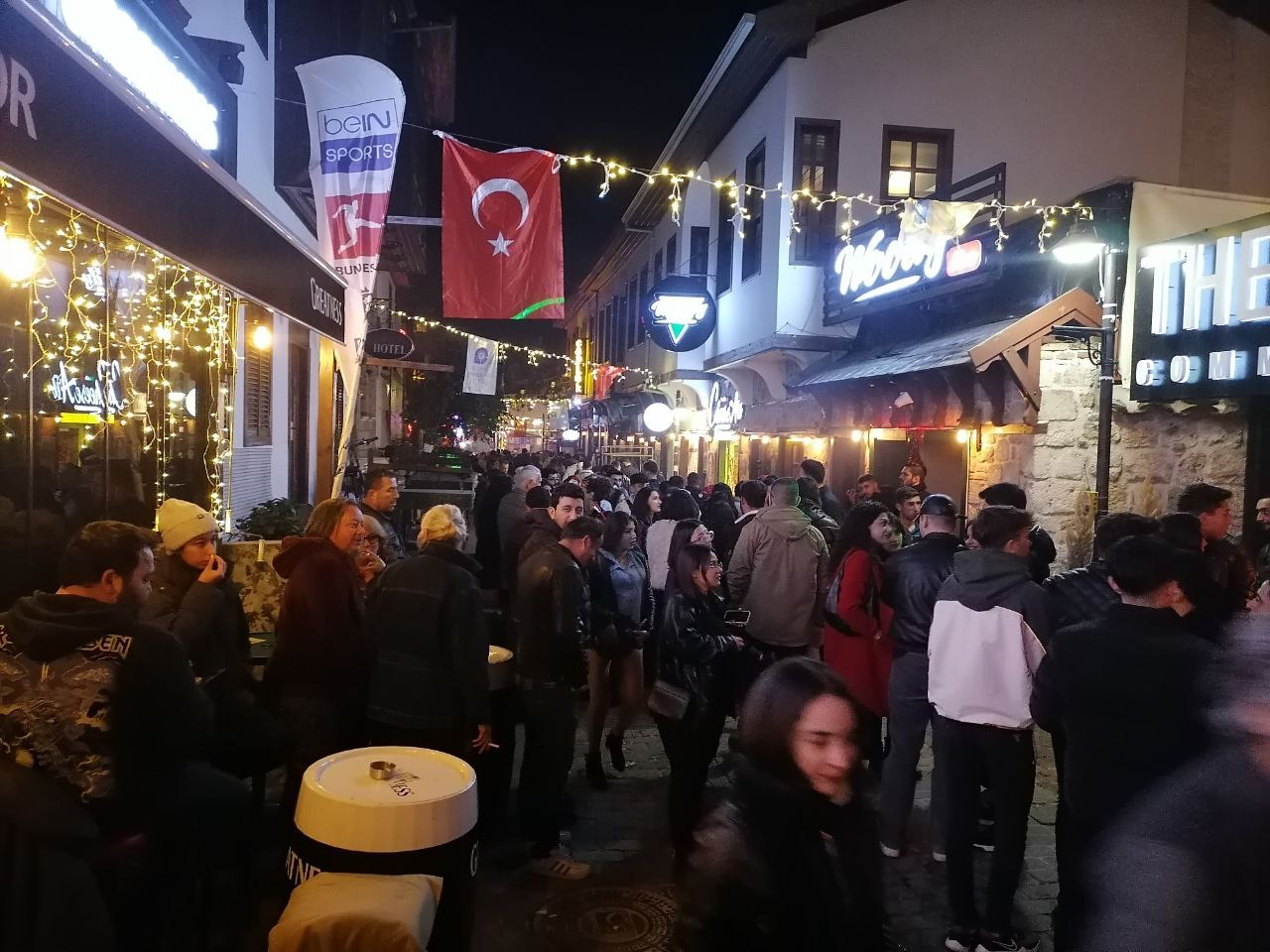 Kaleiçi'nde Yılbaşı Yoğunluğu: Tarihi Sokaklarda Coşku