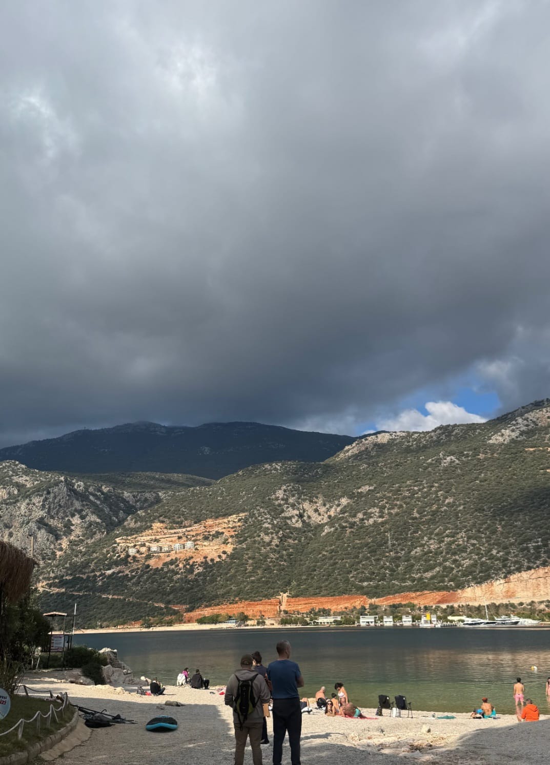 Antalya Kaş'ta Vatandaşlar Denizin Tadını Çıkarttı