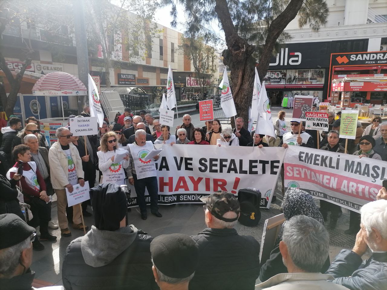Tüm Emekliler Sendikası Maaş Zammına Tepki Gösterdi 