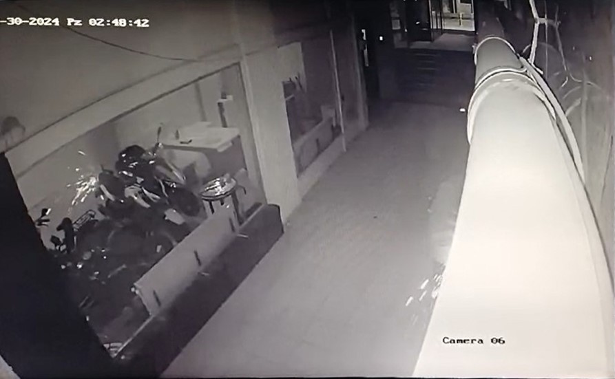 Soygun Planı Cam Engeline Takıldı, O Anlar Kameralara Yansıdı