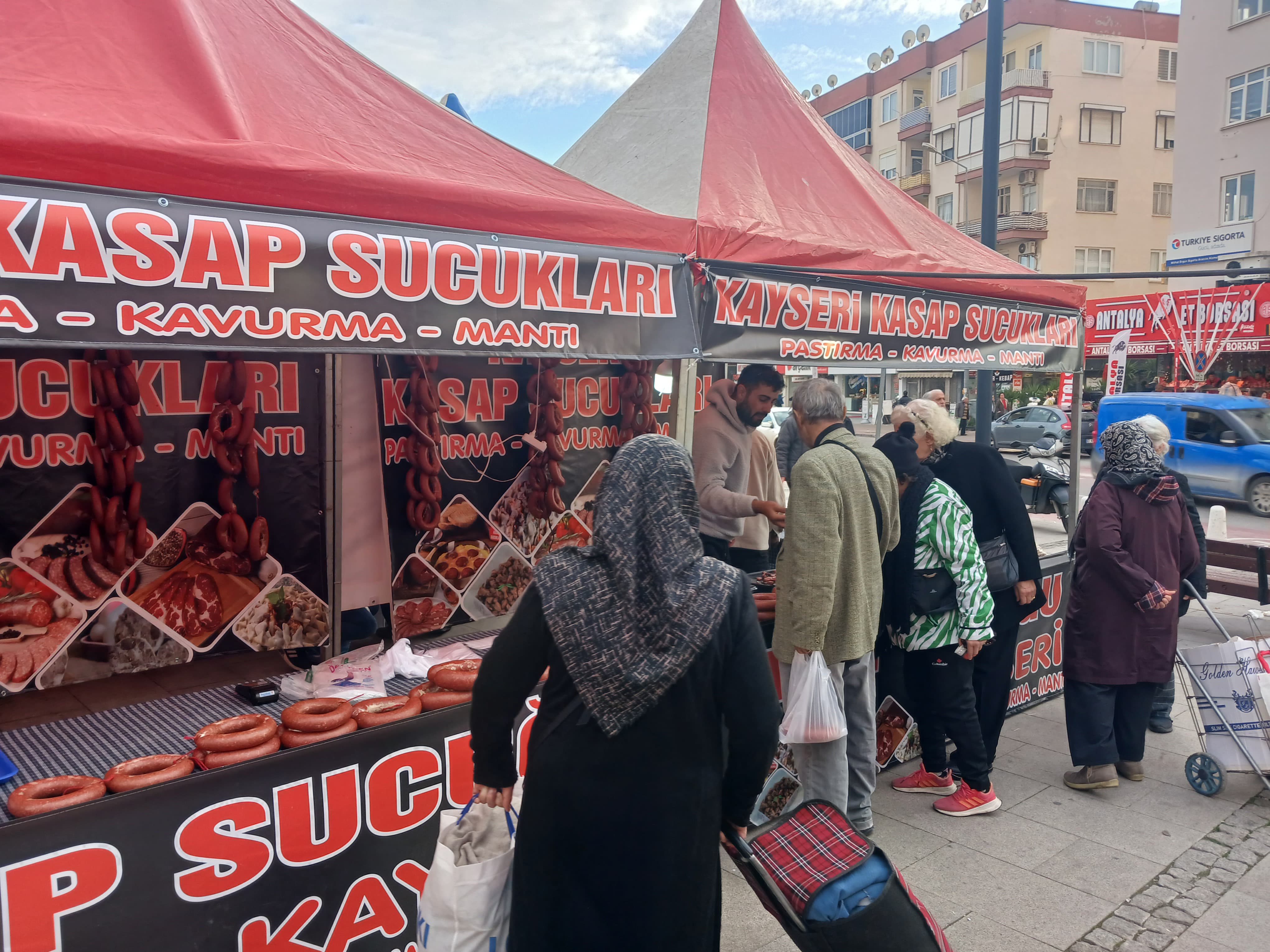 Yöresel Ürünler Ve Hediyelik Eşya Fuarı Büyük İlgi Görüyor