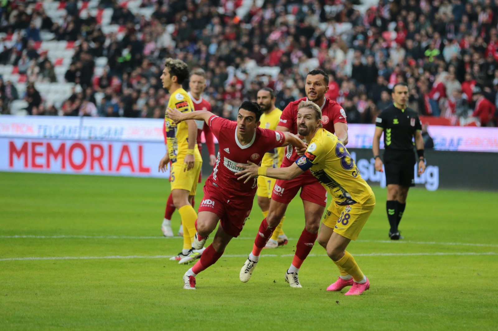 Onvo Antalyaspor Evinde Mağlup