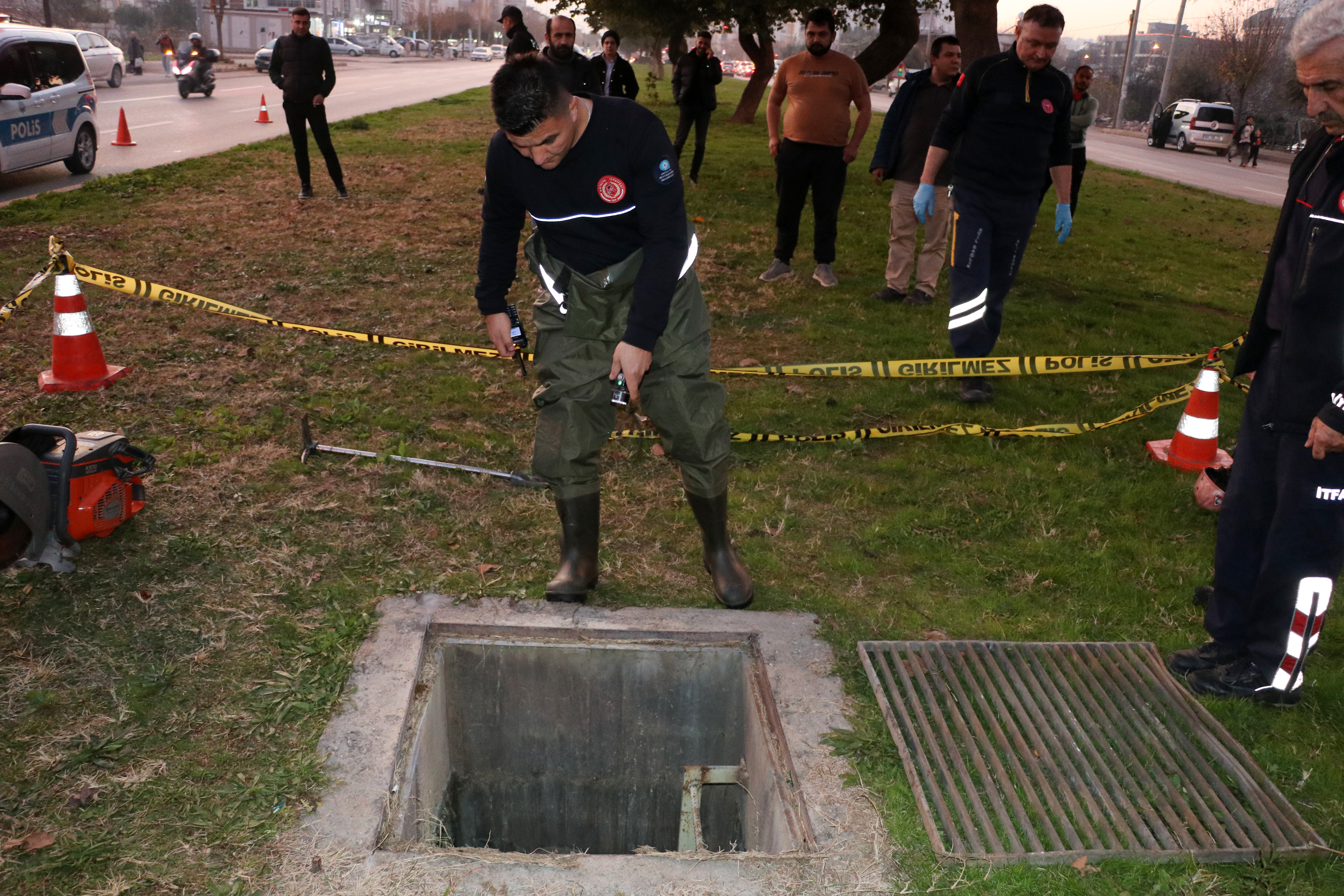 Kanalizasyondan Gelen 'Çocuk Sesi' İhbarı Ekipleri, Harekete Geçirdi