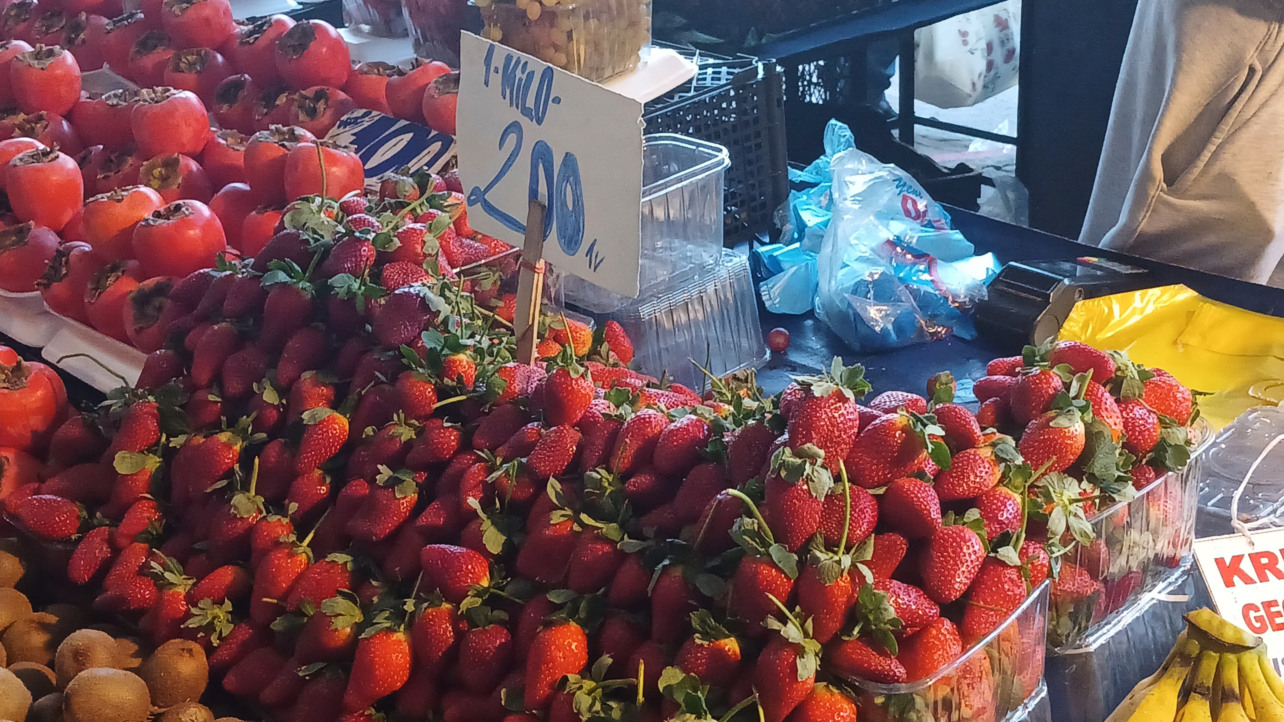 Çilek Fiyatları Cep Yakıyor