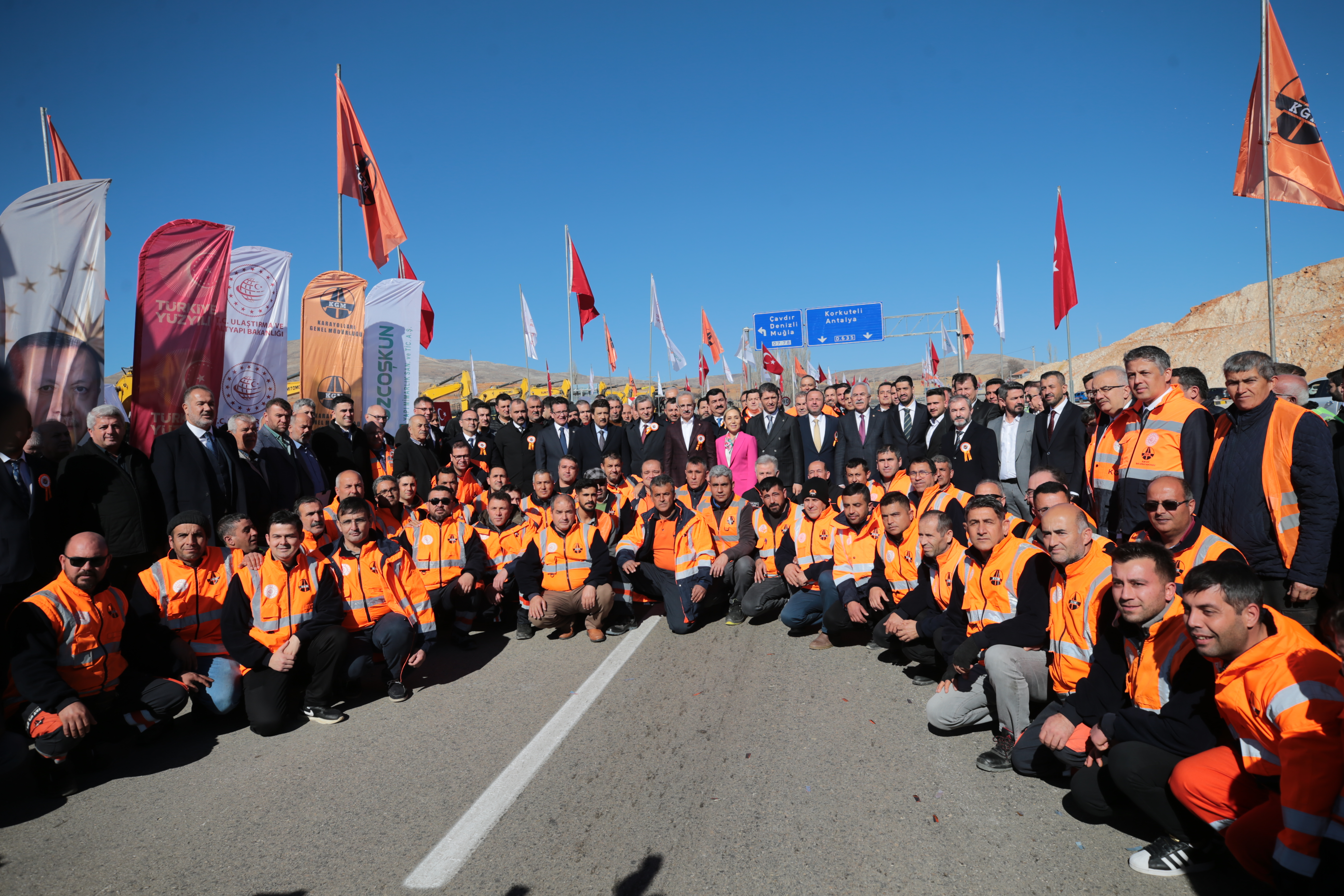Ulaştırma ve Altyapı Bakanı Uraloğlu, Korkuteli-Elmalı Yolunun Açılışını Yaptı