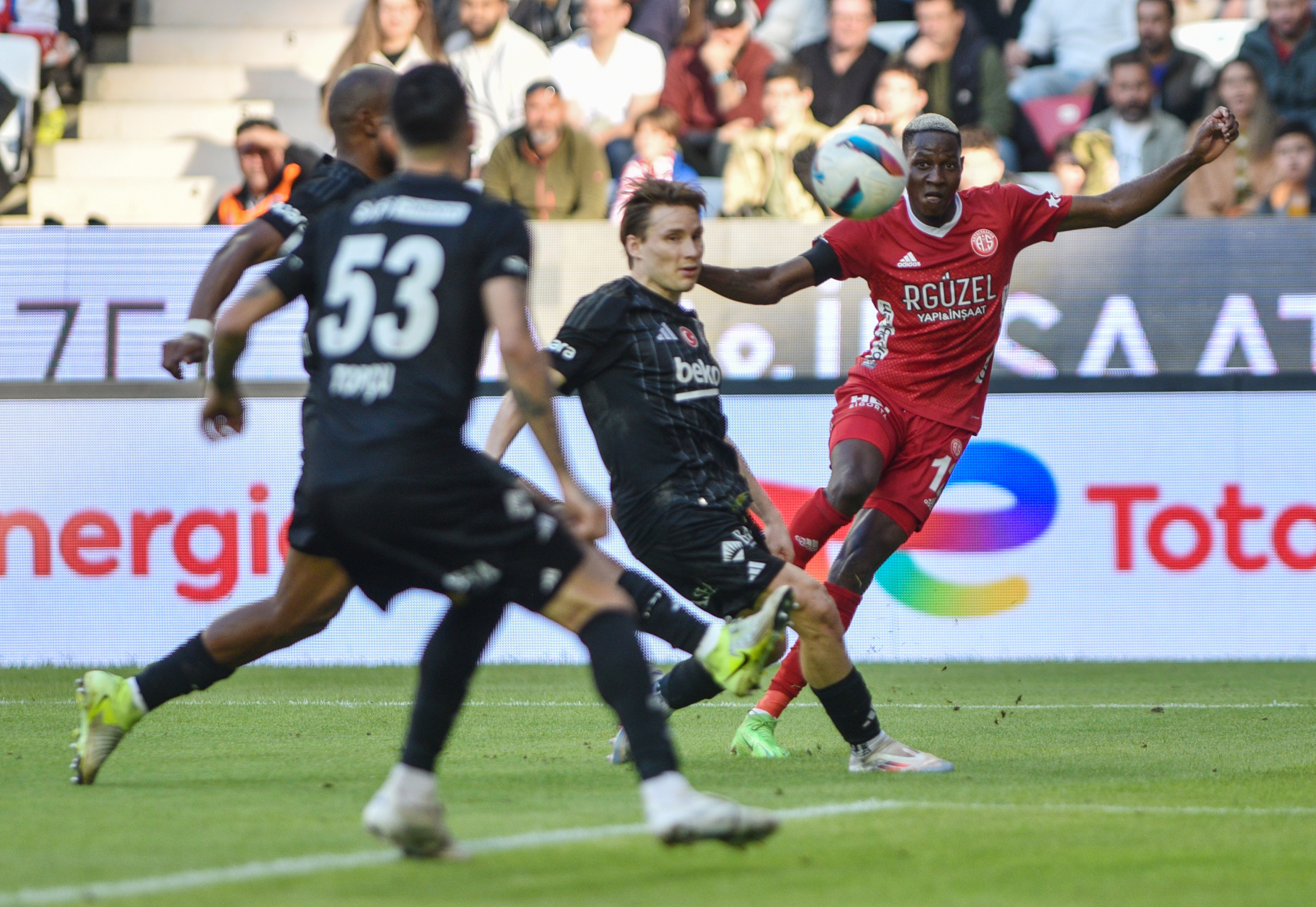 Antalyaspor Evinde Beşiktaş ile Berabere Kaldı