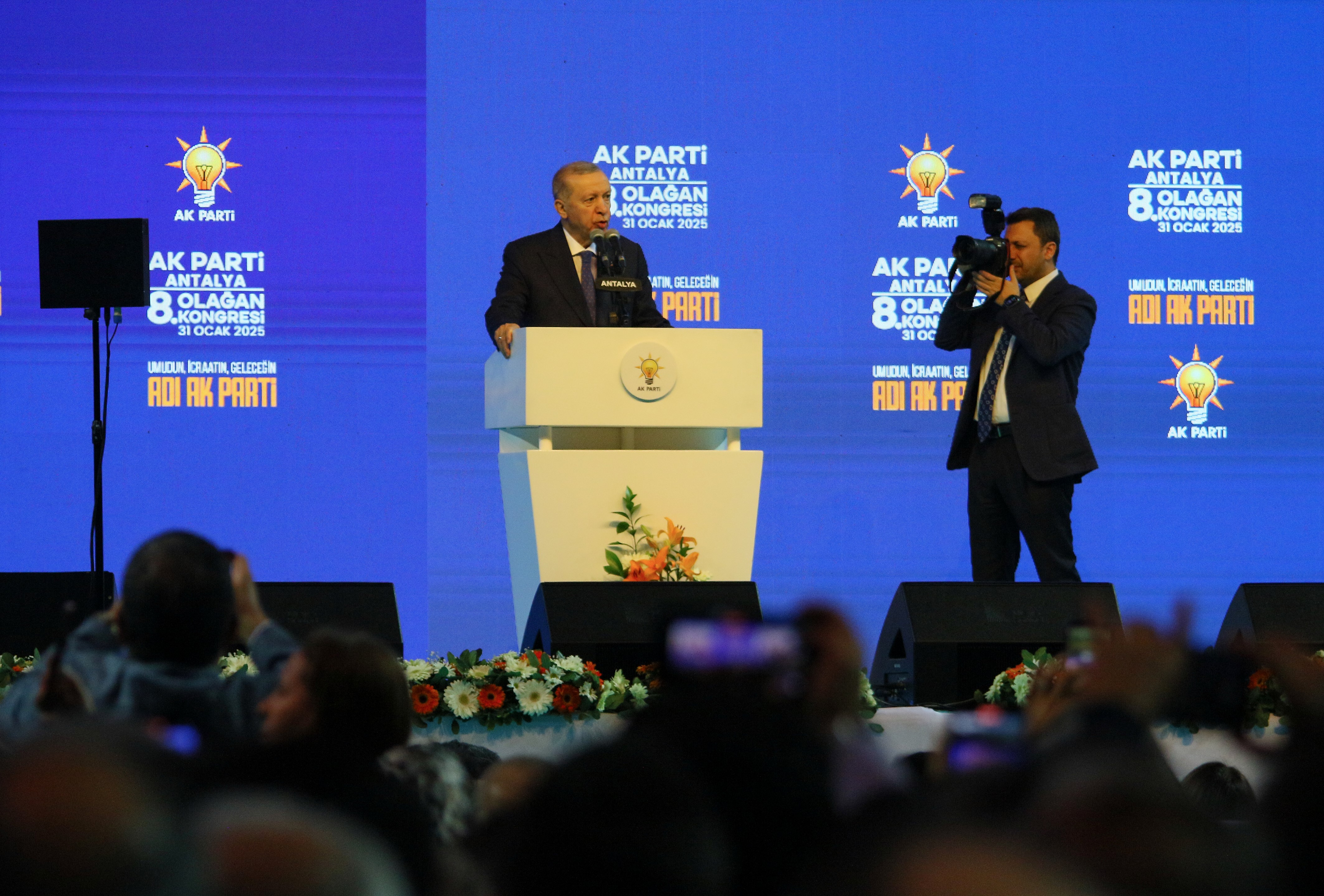 Cumhurbaşkanı Erdoğan: "Sayın Özel Oturduğu Koltuğun Hakkını Hala Veremedi"