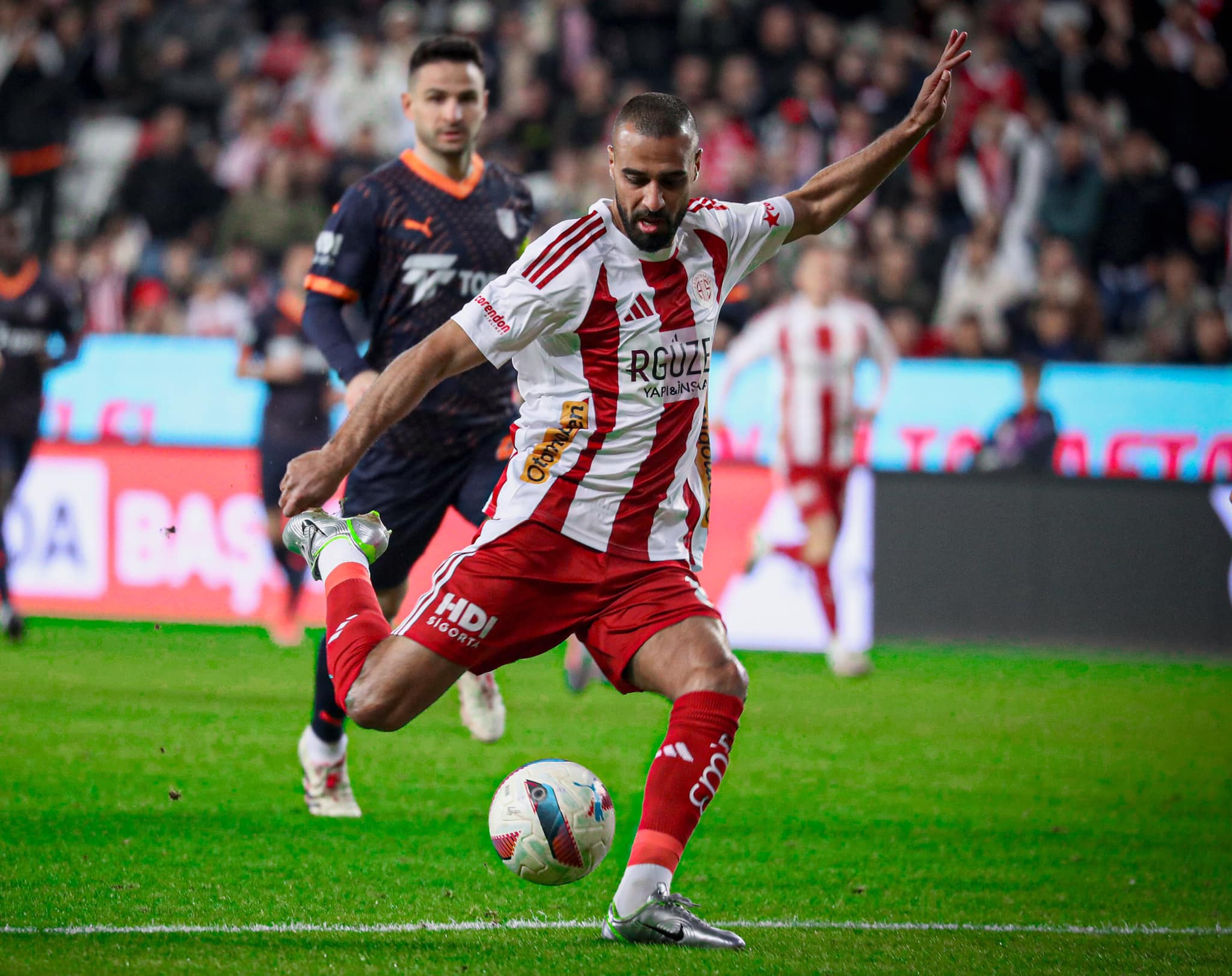 Antalya’da İlk Yarı Gol Sesi Çıkmadı! Antalyaspor:0 – Başakşehir: 0