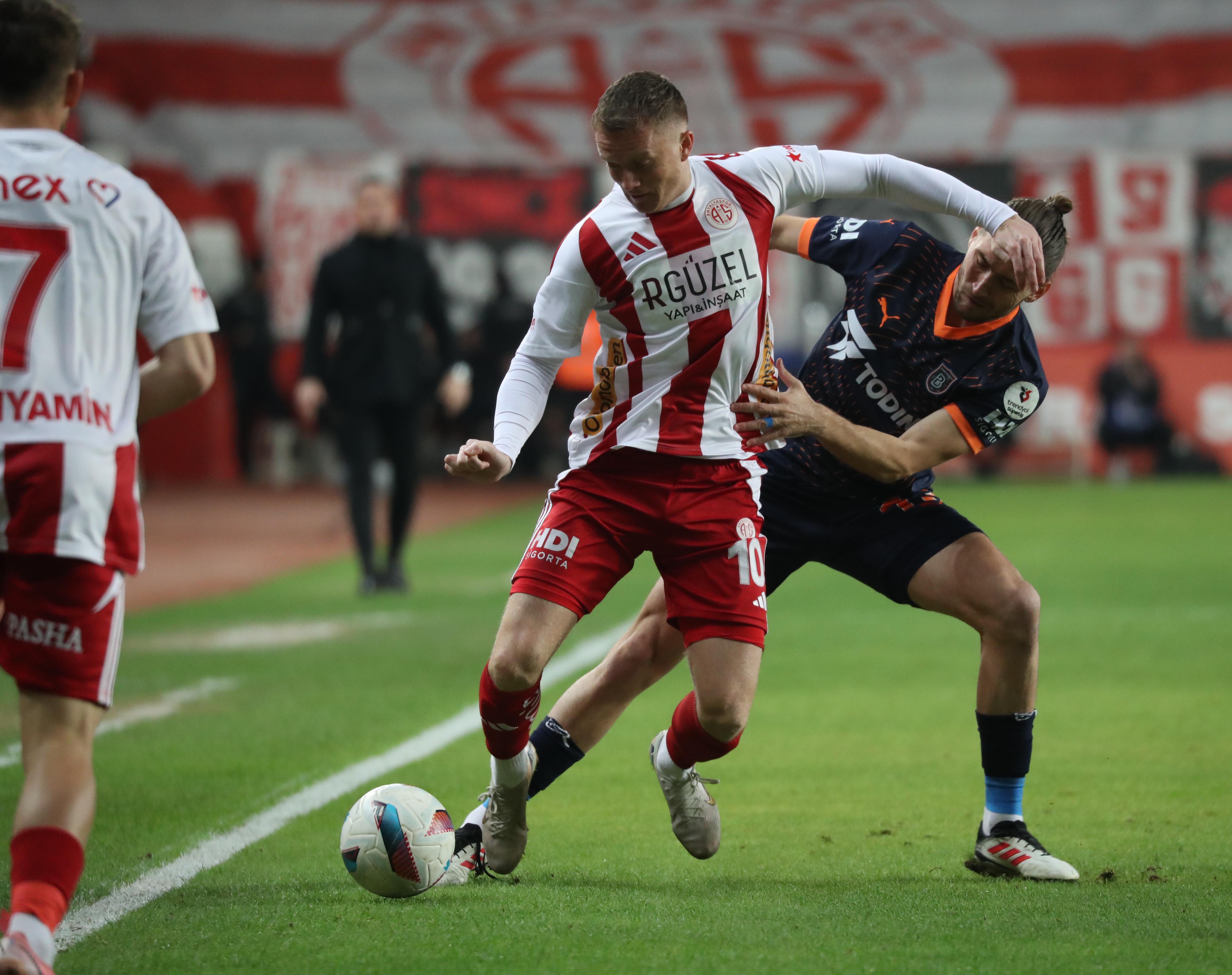 Antalyaspor Çok İstedi Ama Golü Bulamadı! Antalyaspor:0 – Başakşehir: 0