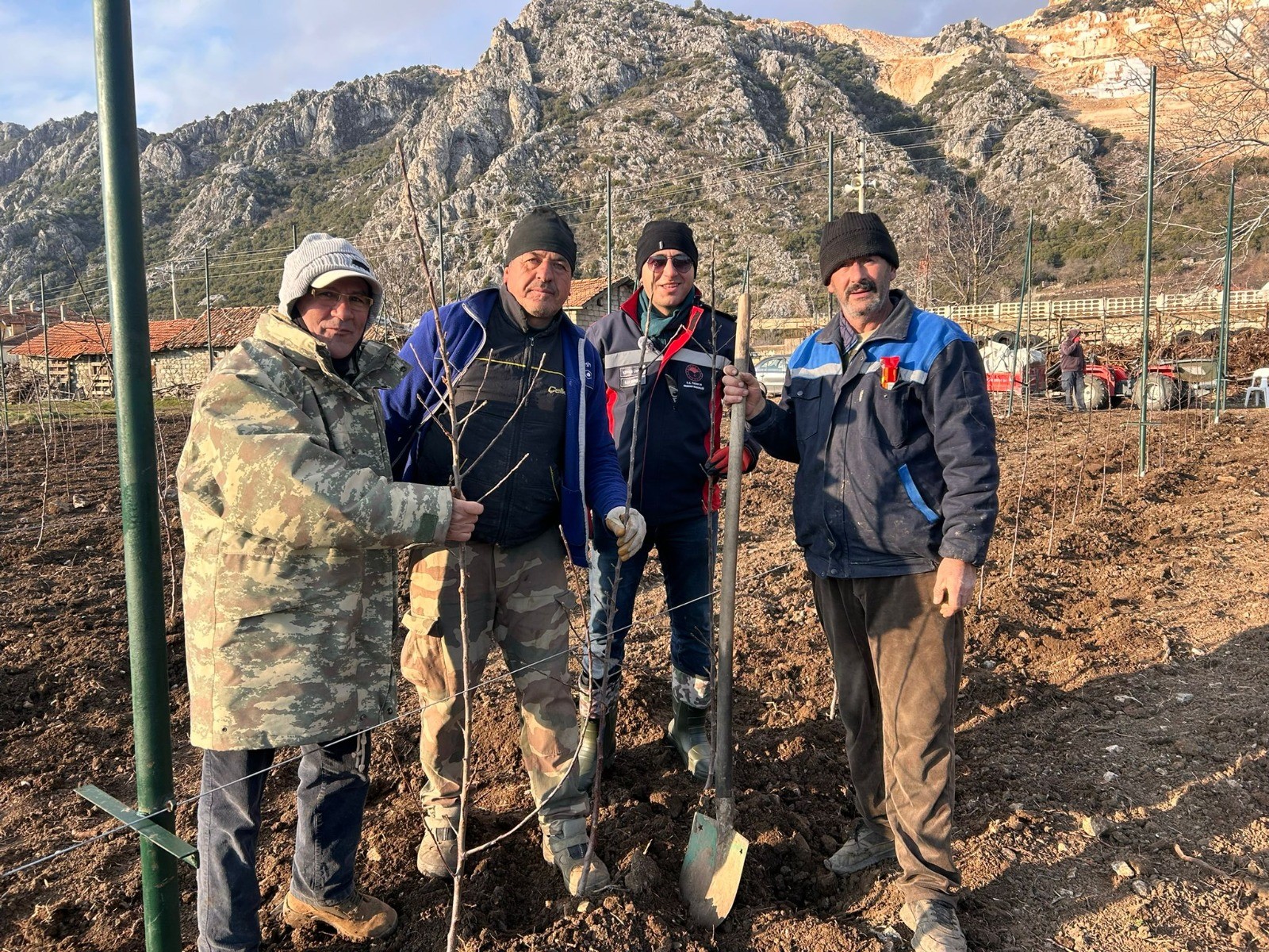Eğirdir'de Çiftçilere Modern Tarım Yöntemleri Anlatıldı
