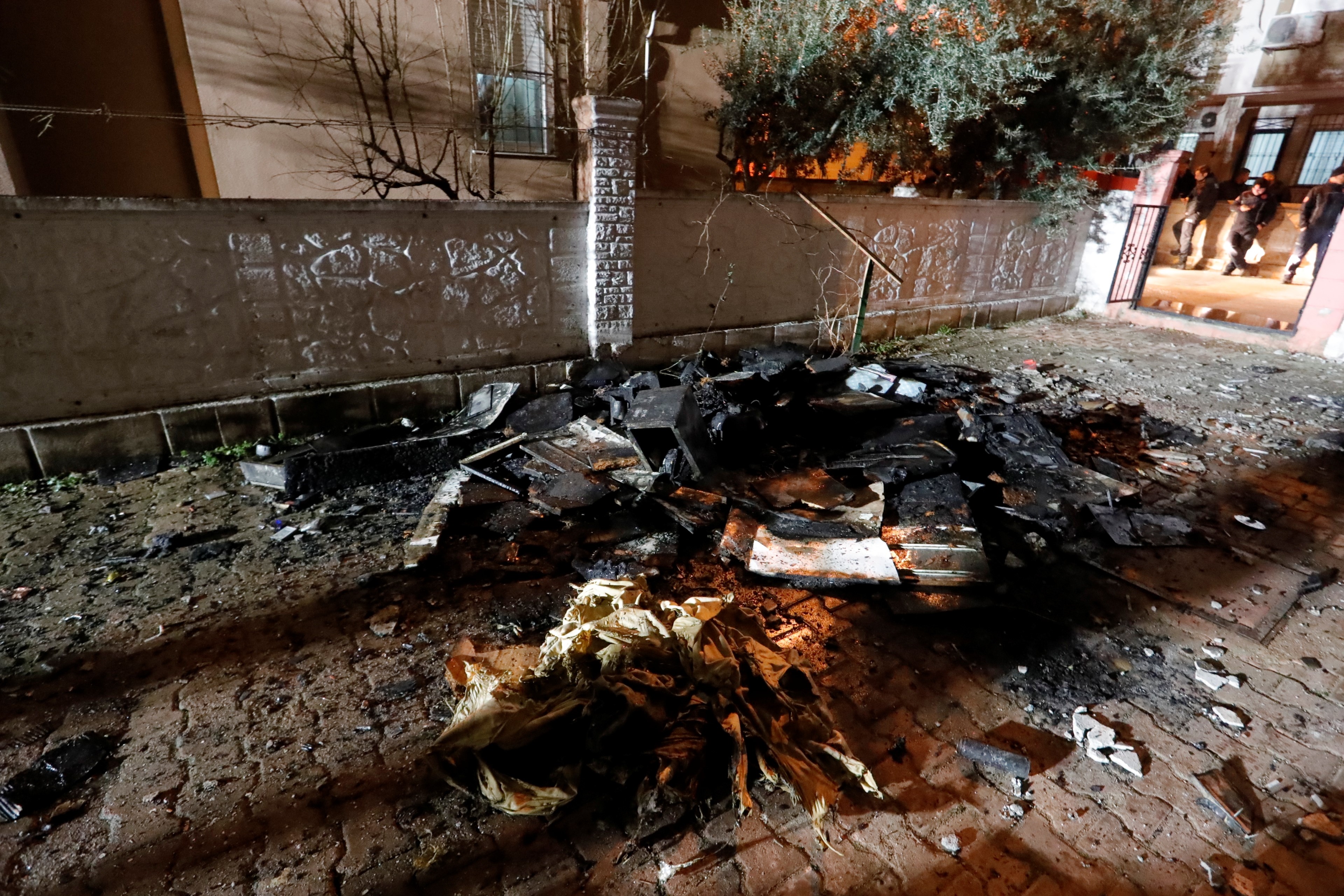 Cep Telefonu Bataryaları Bomba Gibi Patladı