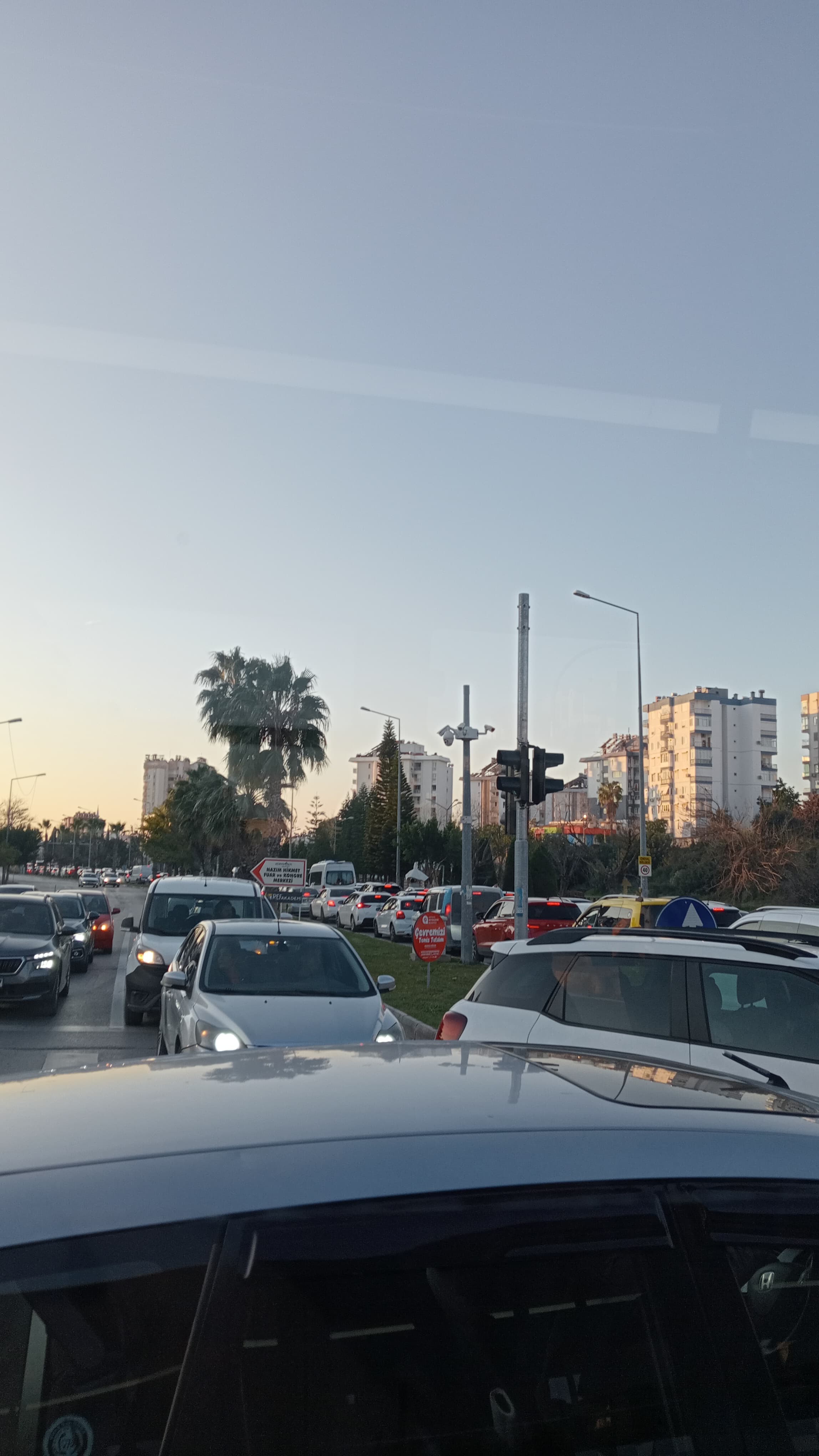 Antalya'da Trafik Yoğunluğu Sürüyor