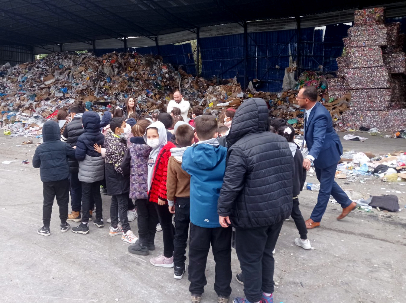 Çevreye Duyarlı Öğrenciler Geri Dönüşüm Tesisini Ziyaret Etti